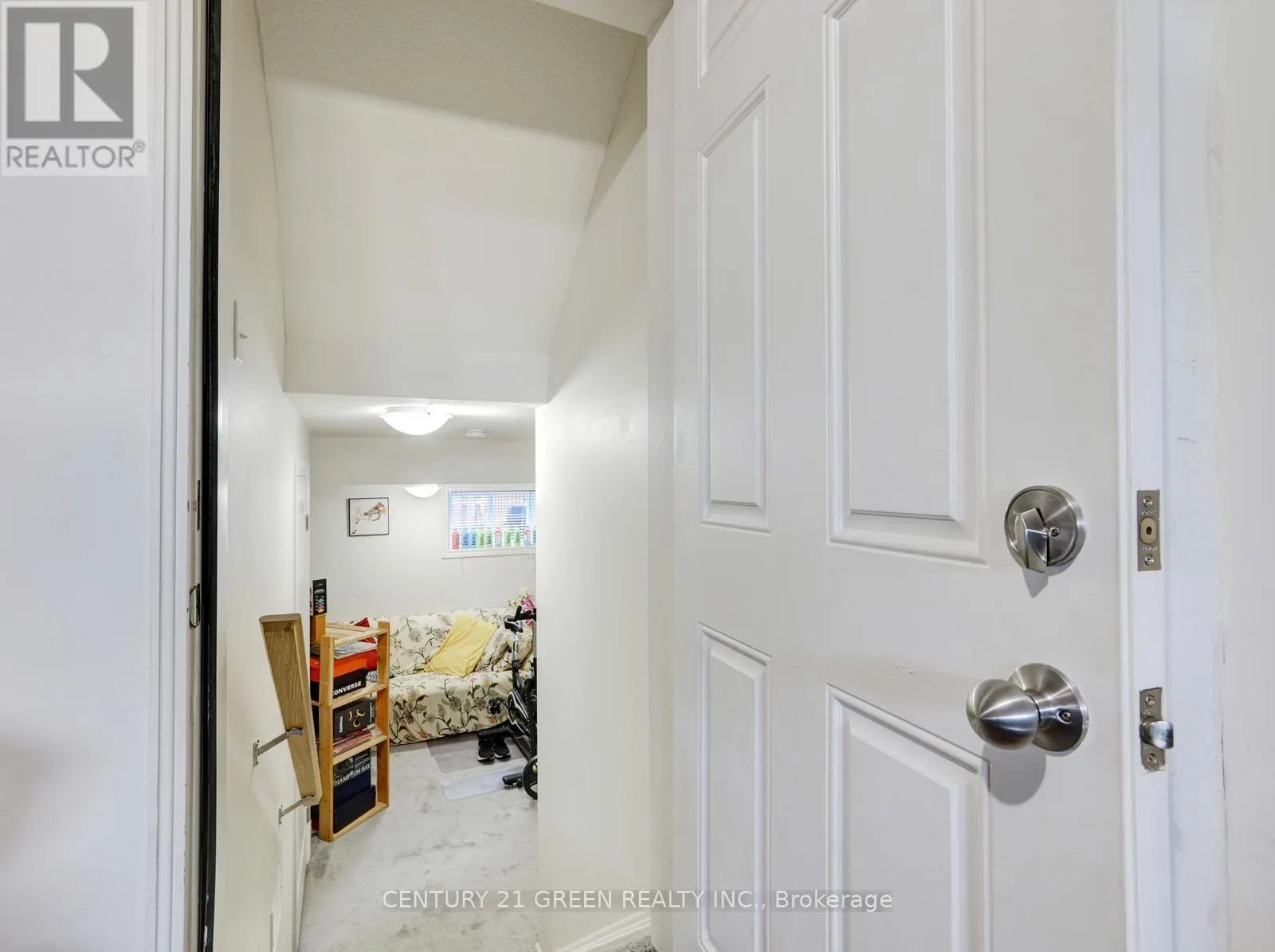 11 - 12 POPLAR DRIVE