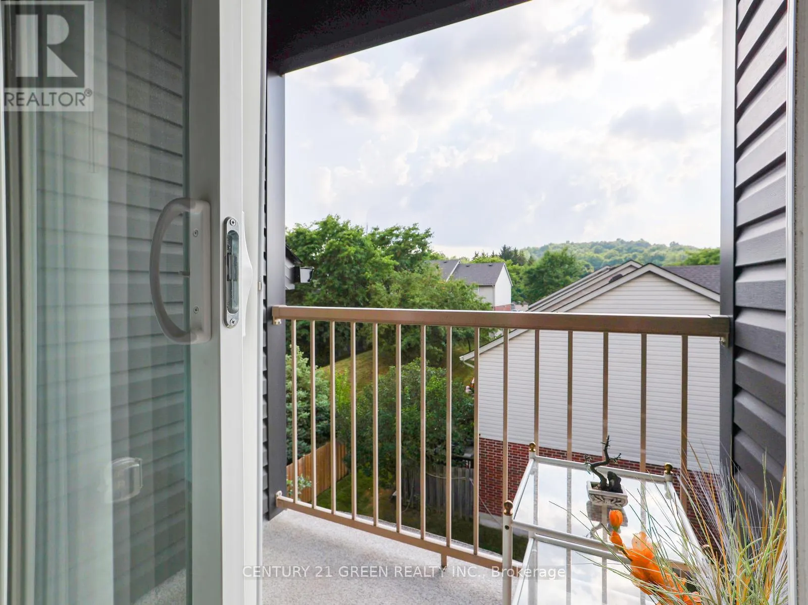 11 - 12 POPLAR DRIVE