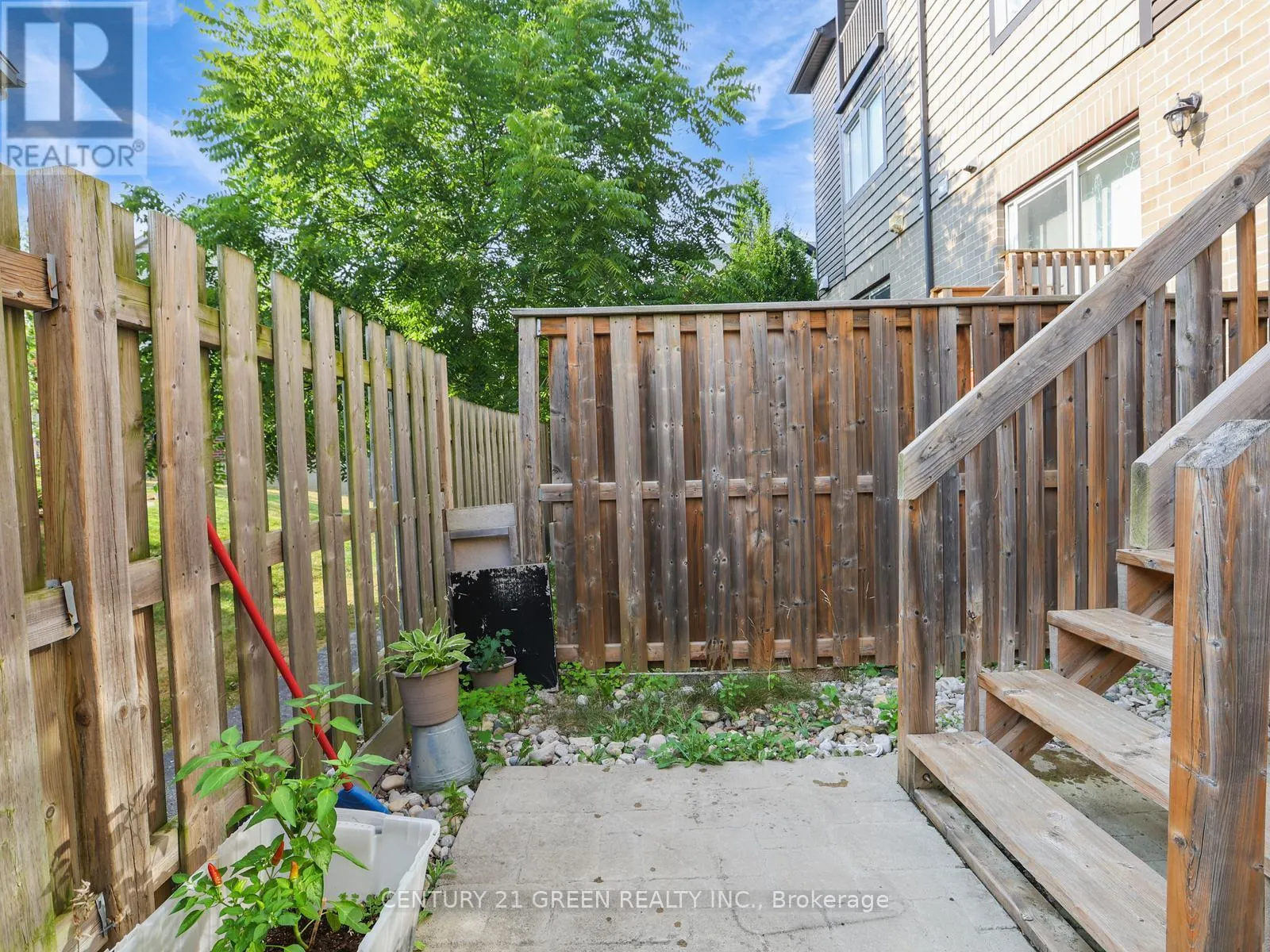 11 - 12 POPLAR DRIVE