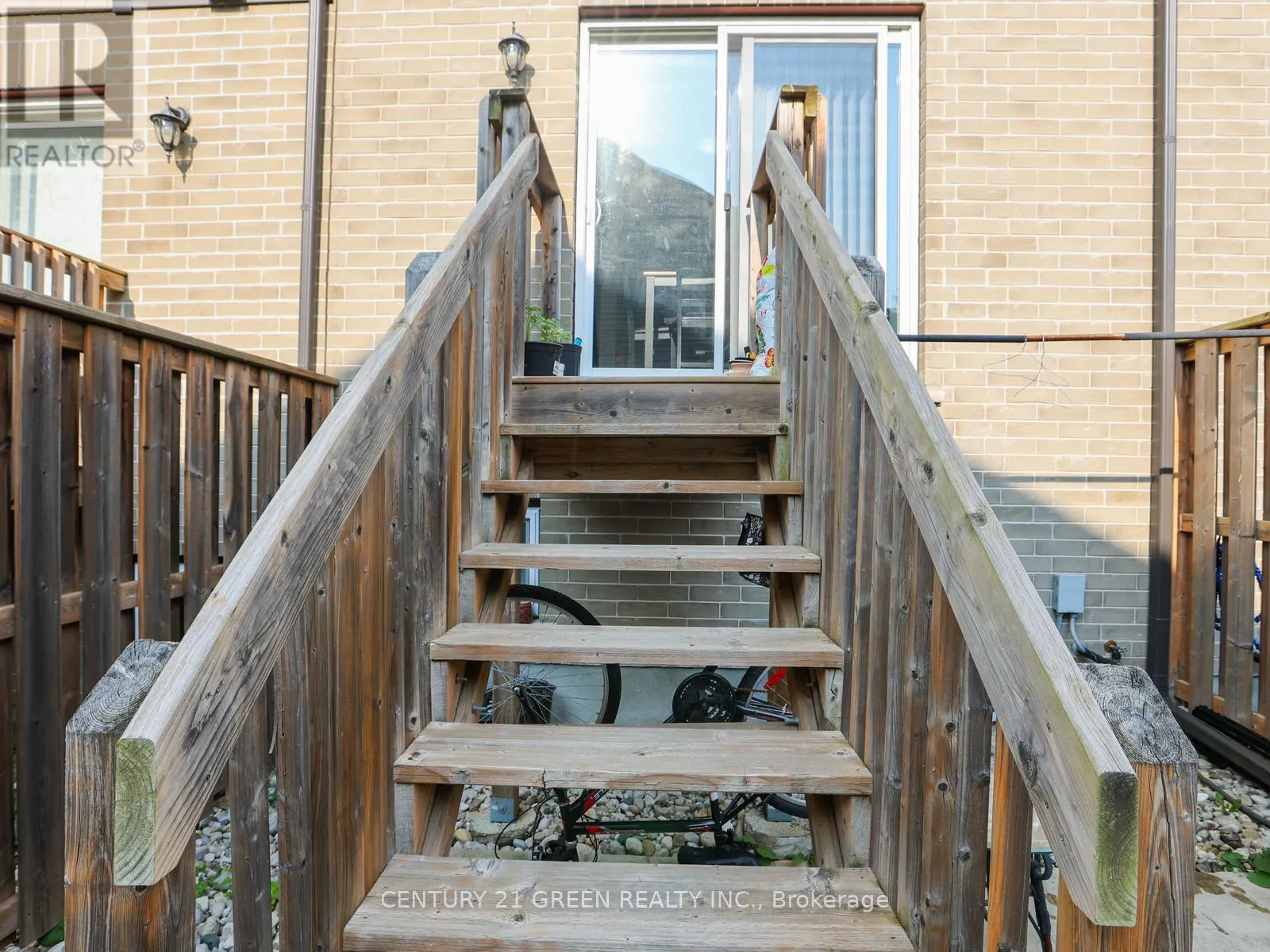 11 - 12 POPLAR DRIVE