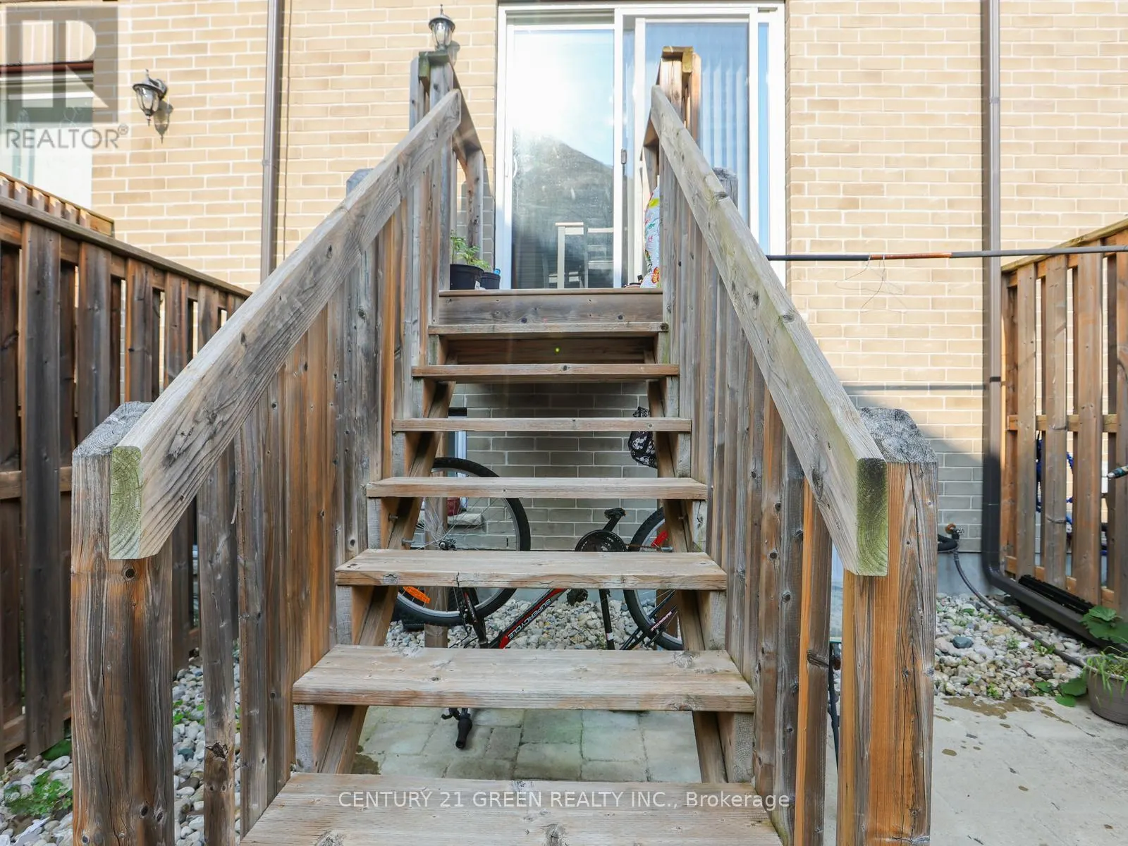 11 - 12 POPLAR DRIVE