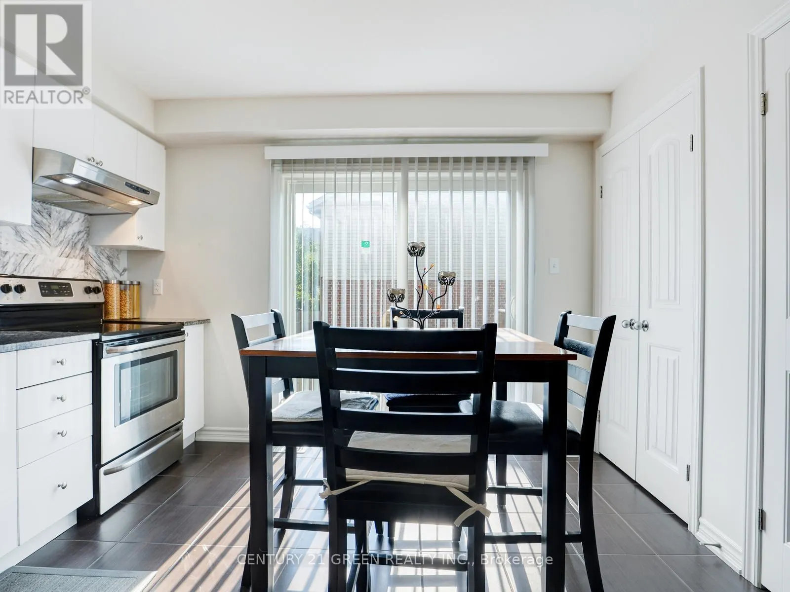 11 - 12 POPLAR DRIVE