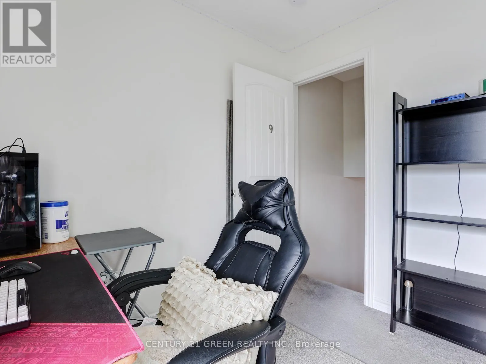 11 - 12 POPLAR DRIVE