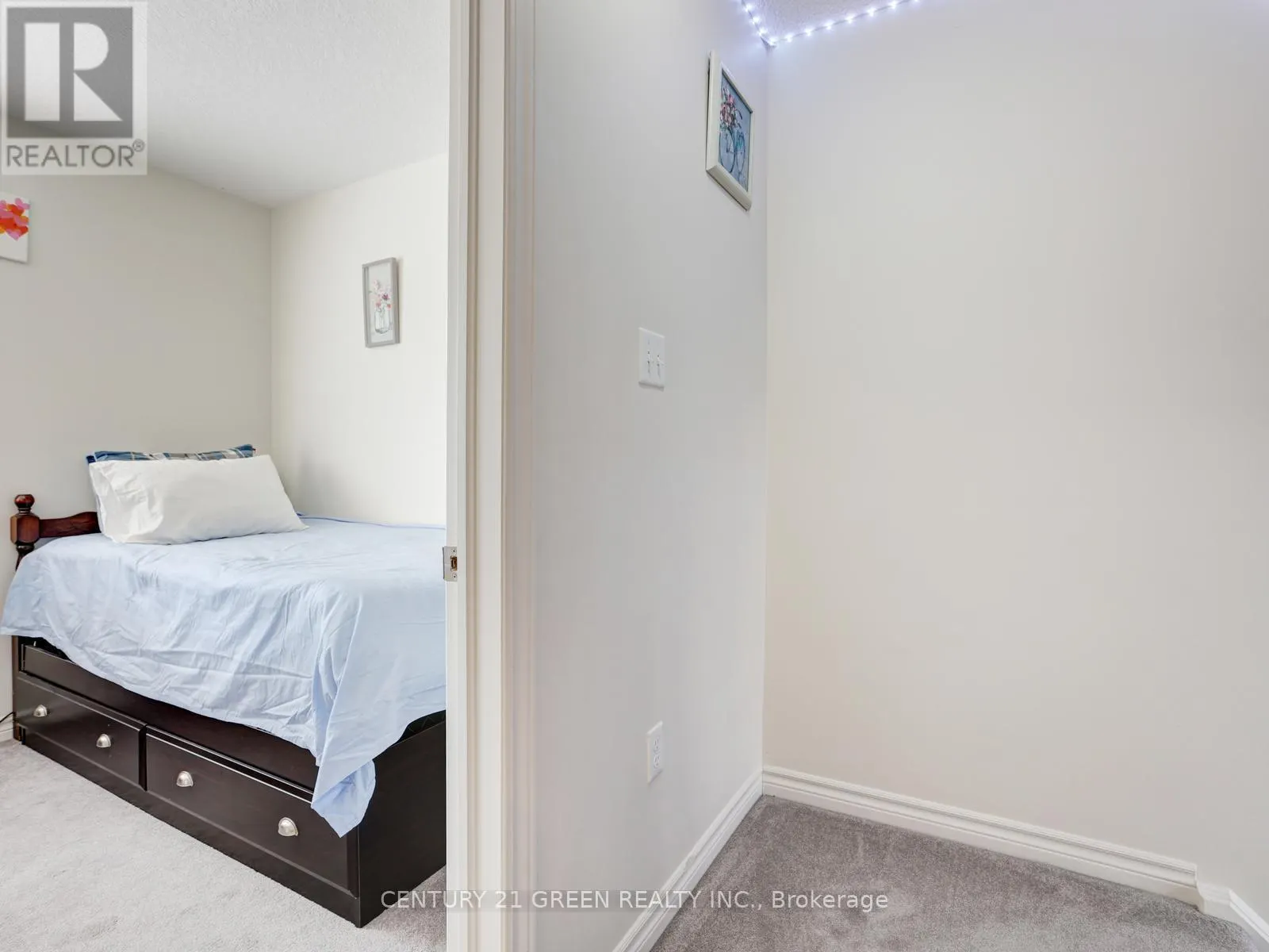 11 - 12 POPLAR DRIVE