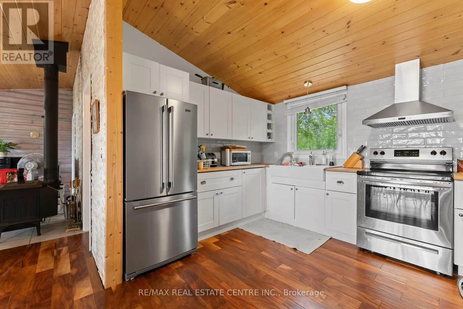 3012 GREENWOOD LANE