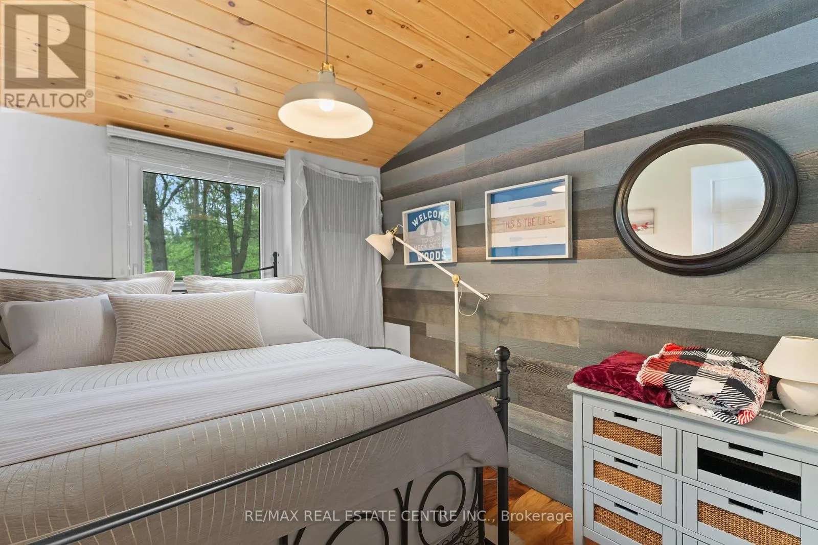 3012 GREENWOOD LANE