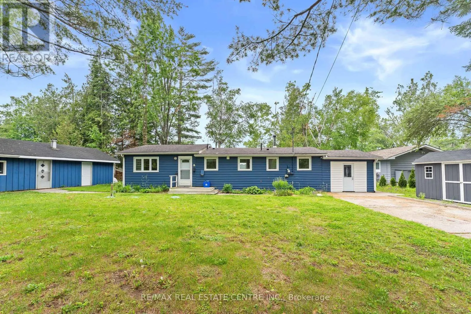 3012 GREENWOOD LANE