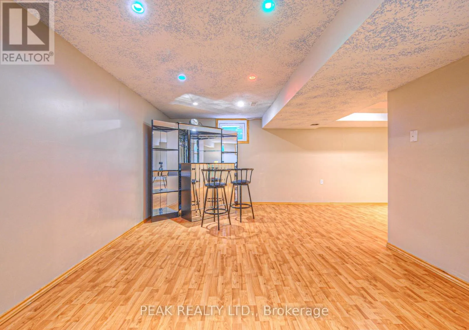 48 LENA CRESCENT