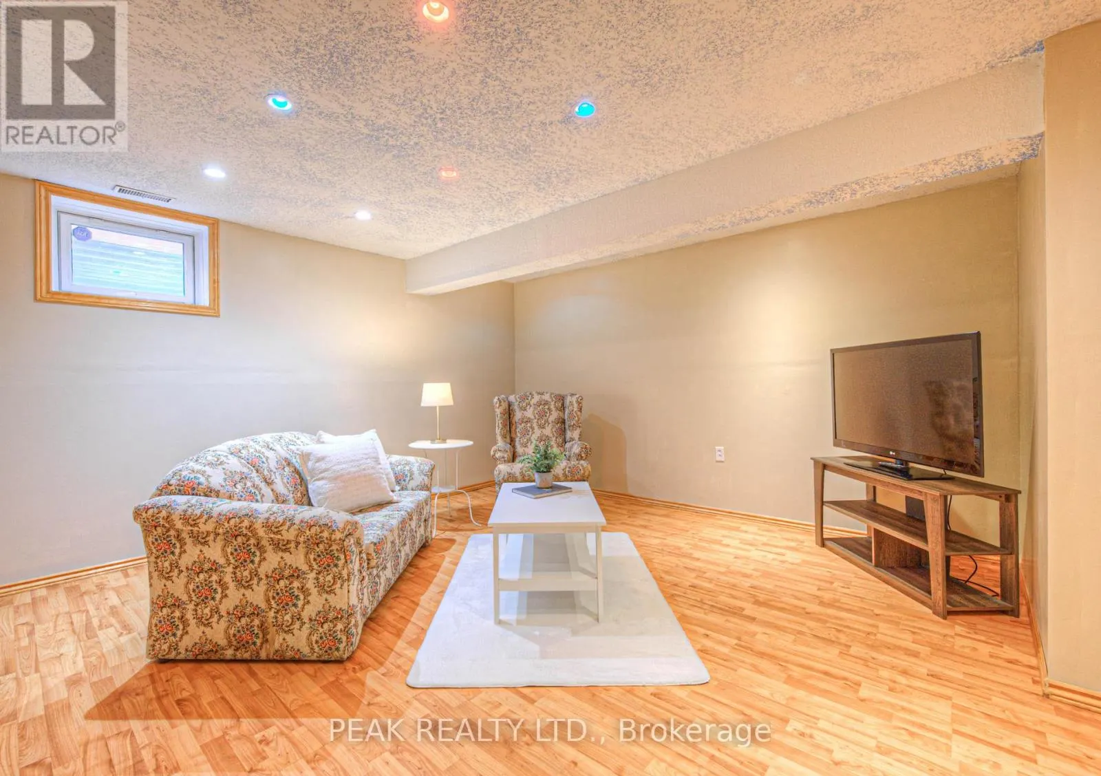 48 LENA CRESCENT