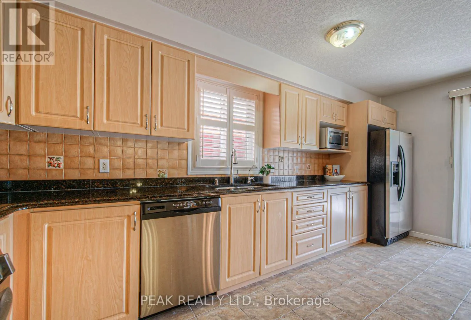 48 LENA CRESCENT
