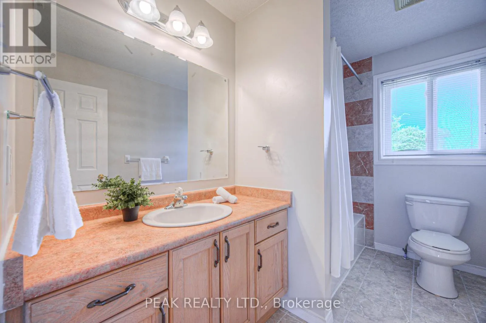 48 LENA CRESCENT