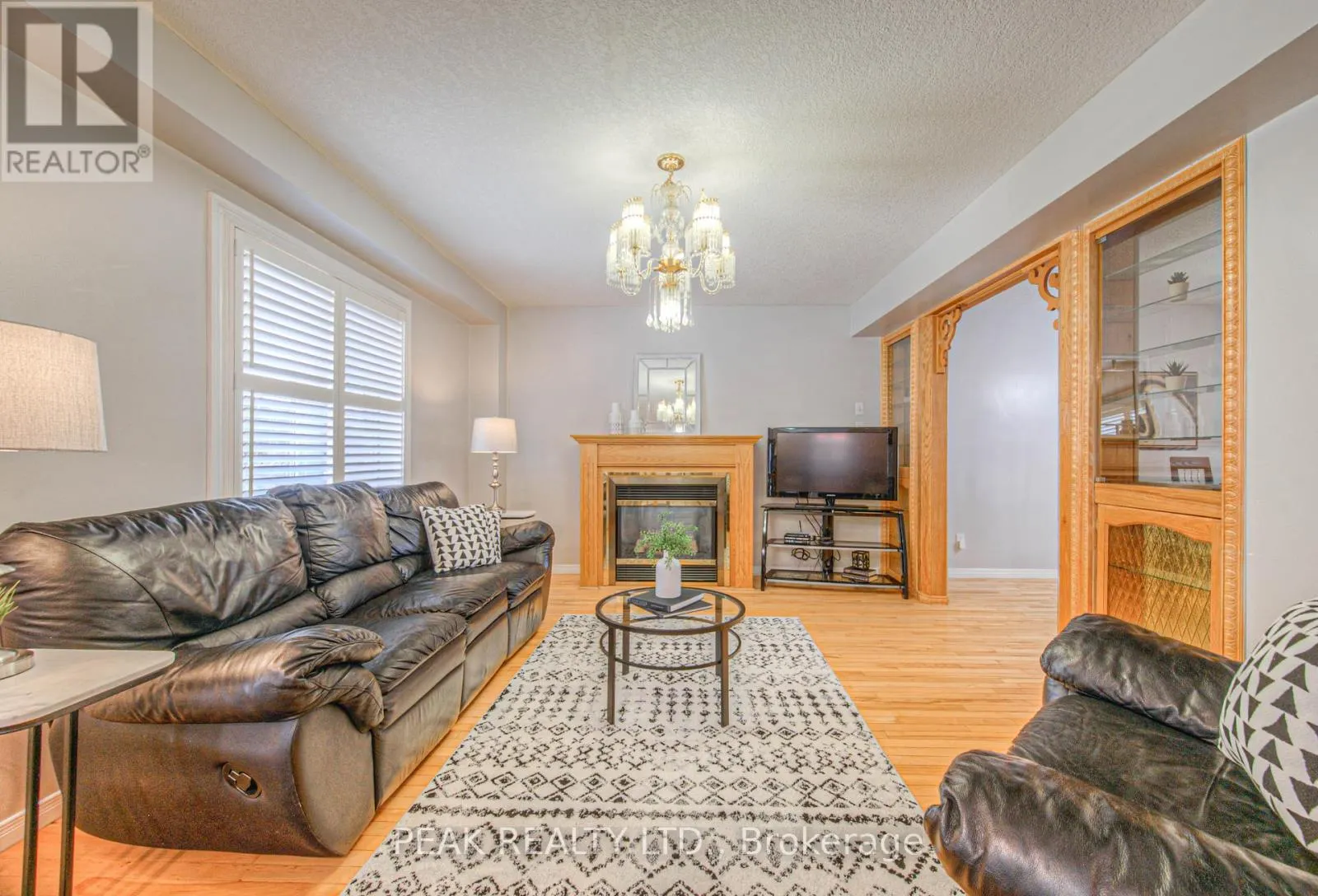 48 LENA CRESCENT