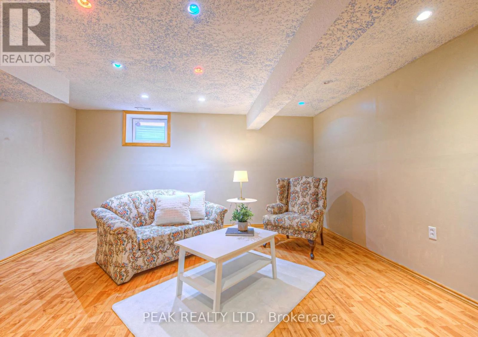 48 LENA CRESCENT