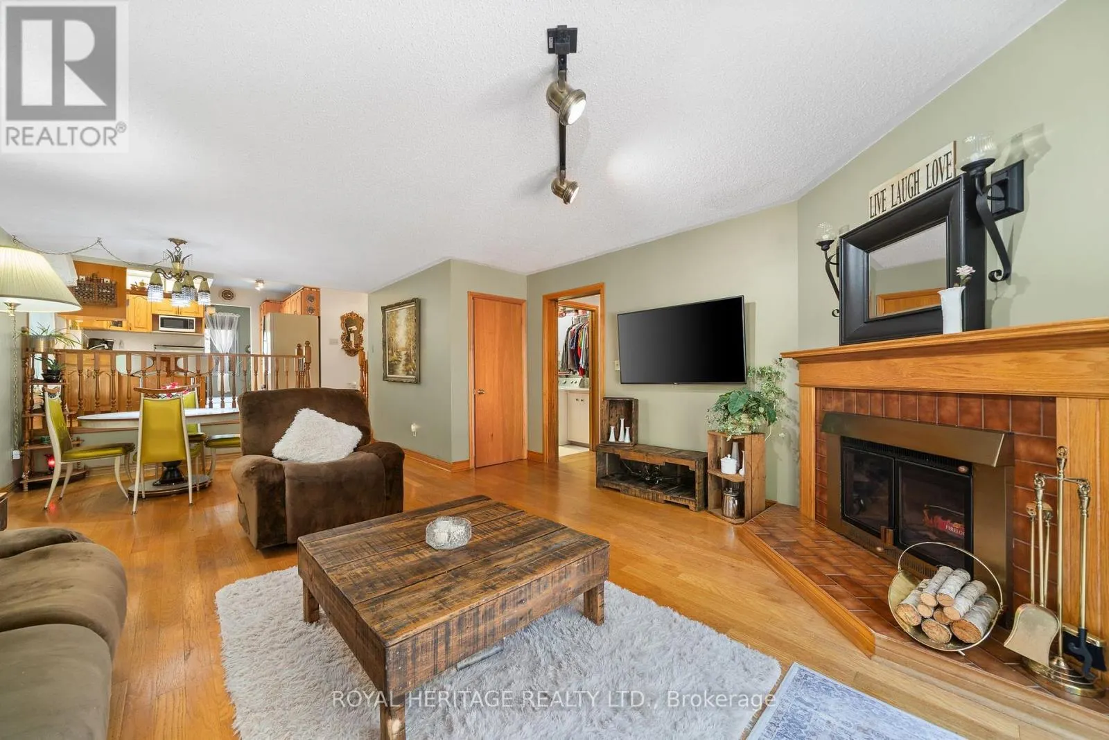 15 IROQUOIS AVENUE