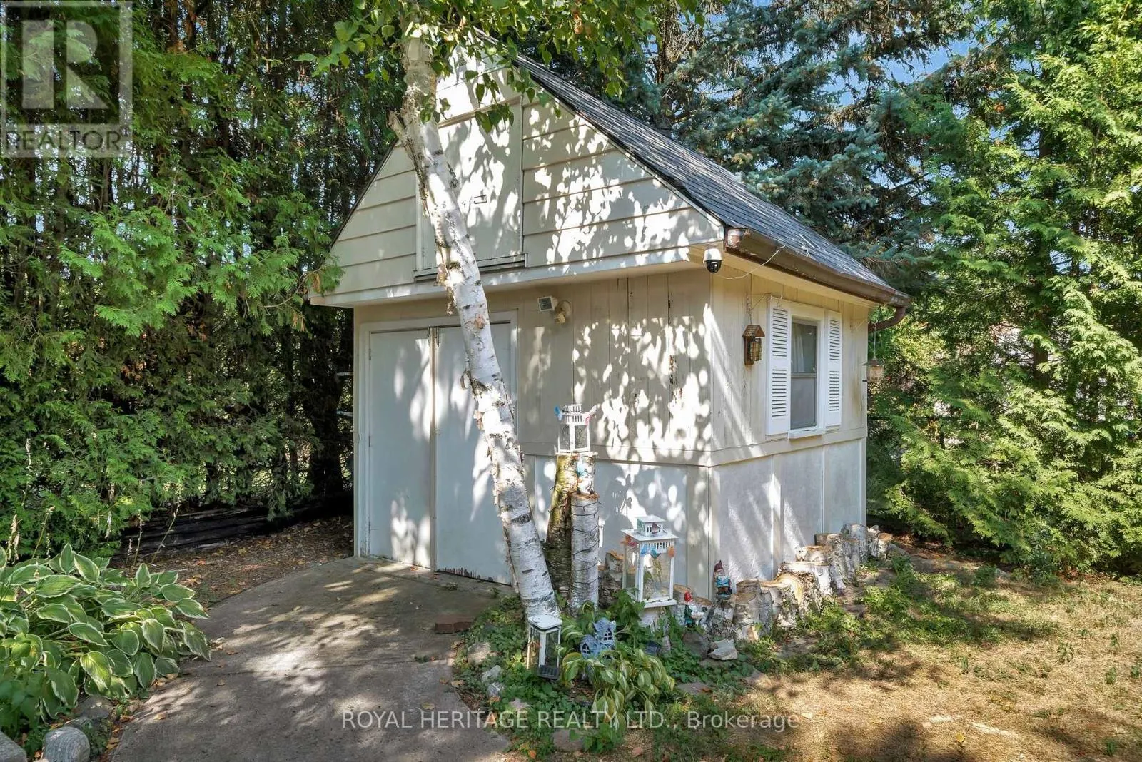 15 IROQUOIS AVENUE