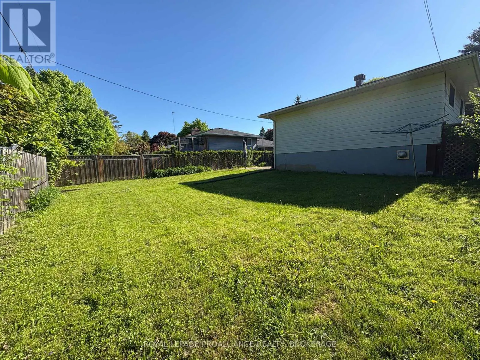 687 HARROW PLACE