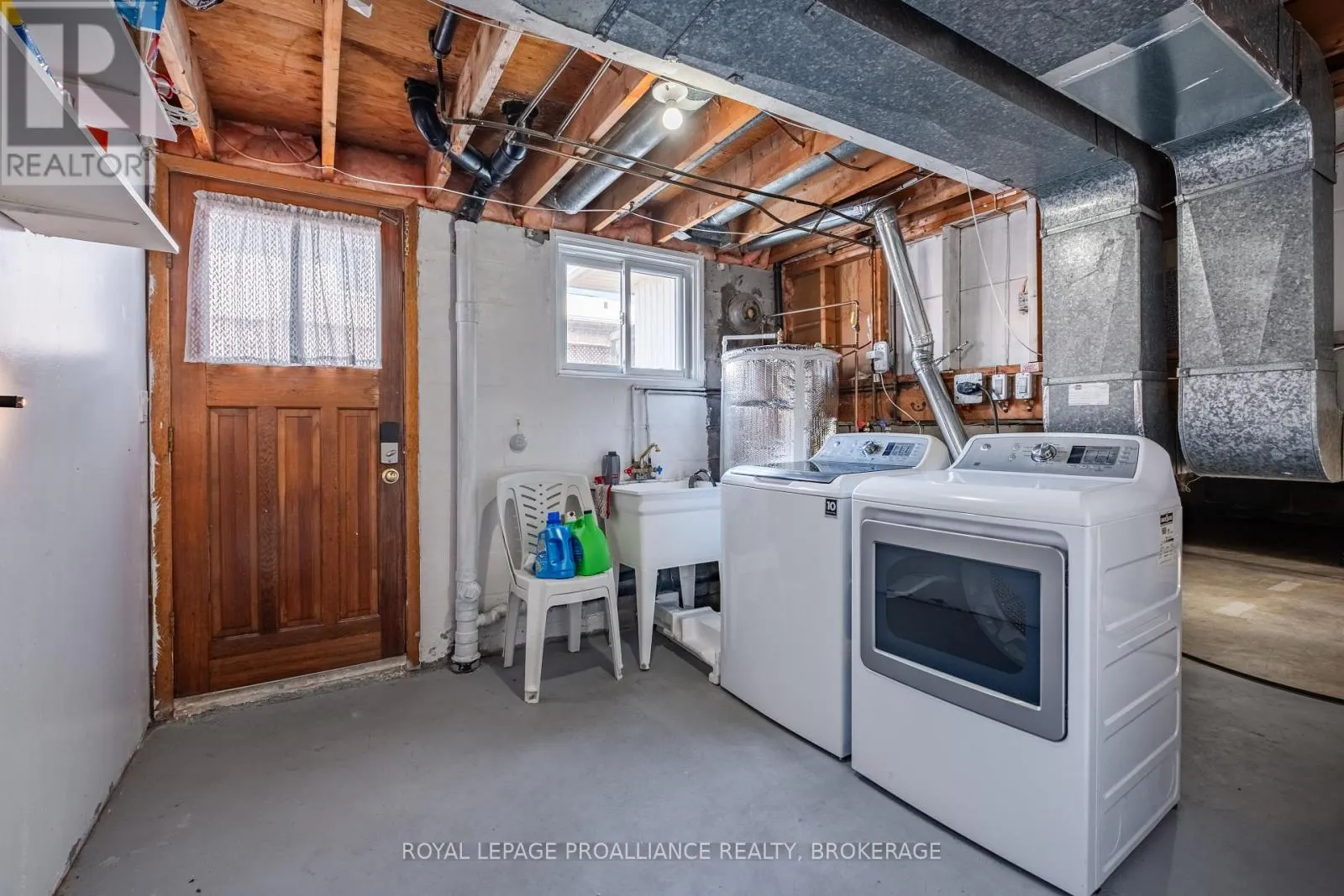 687 HARROW PLACE