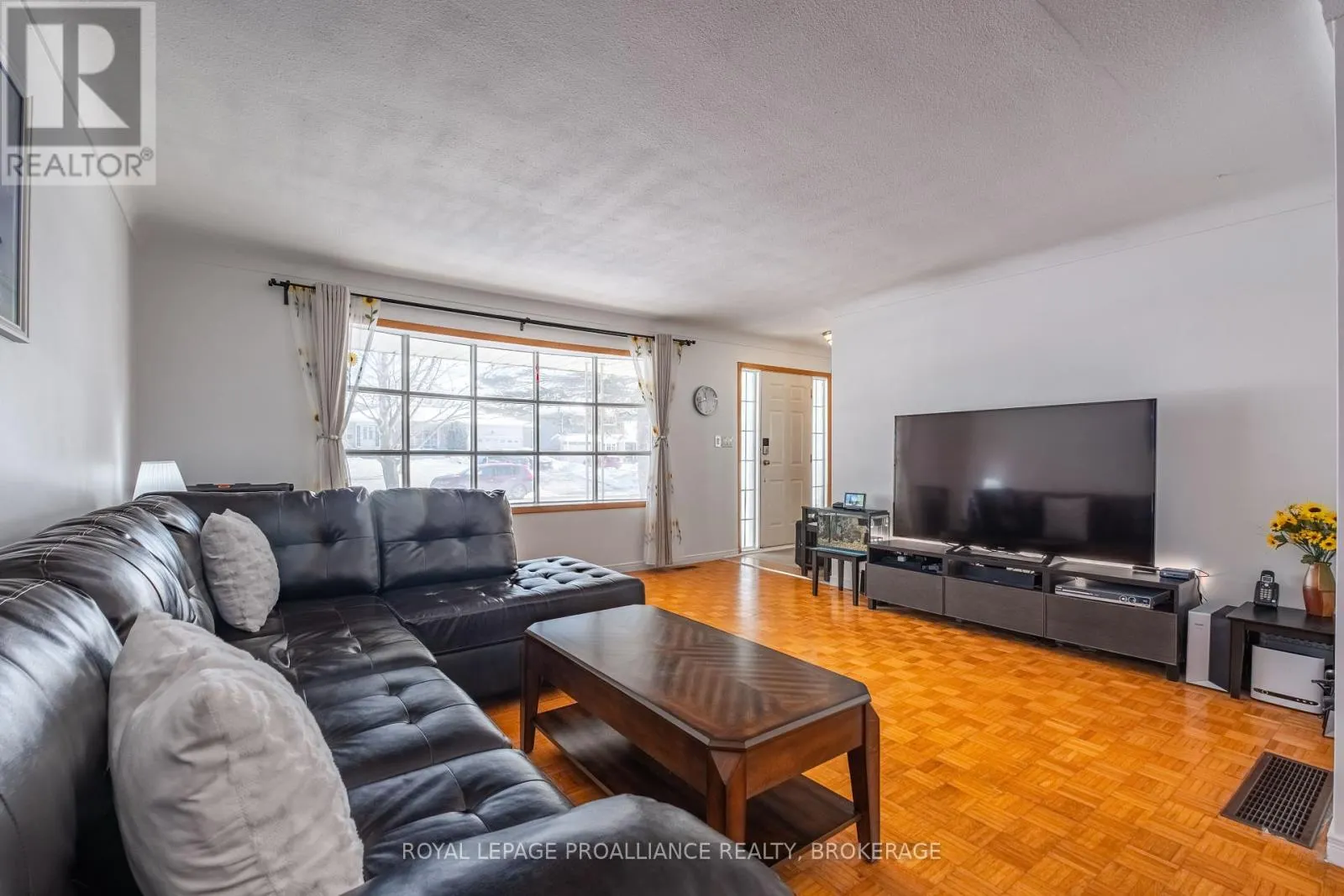 687 HARROW PLACE