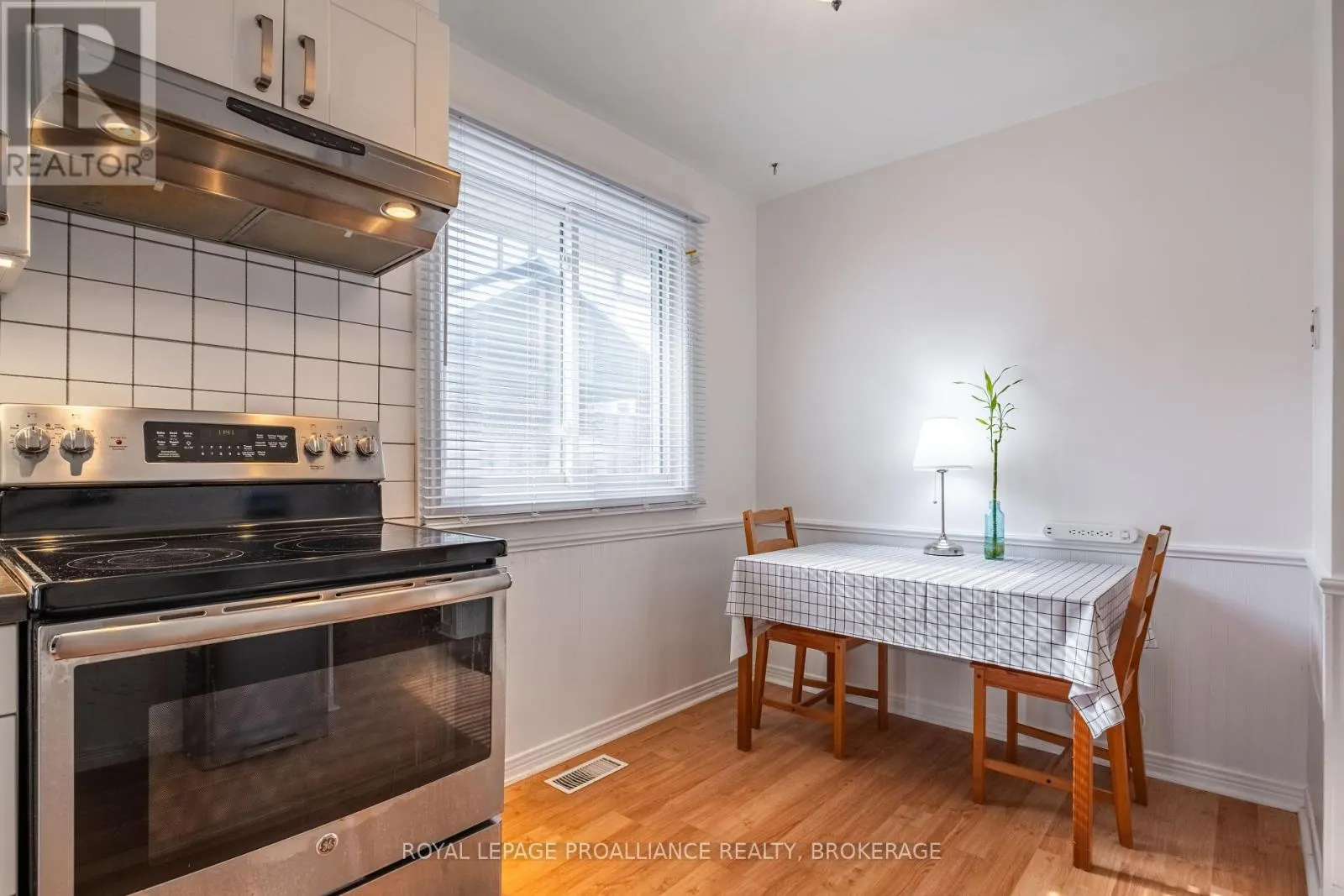 687 HARROW PLACE