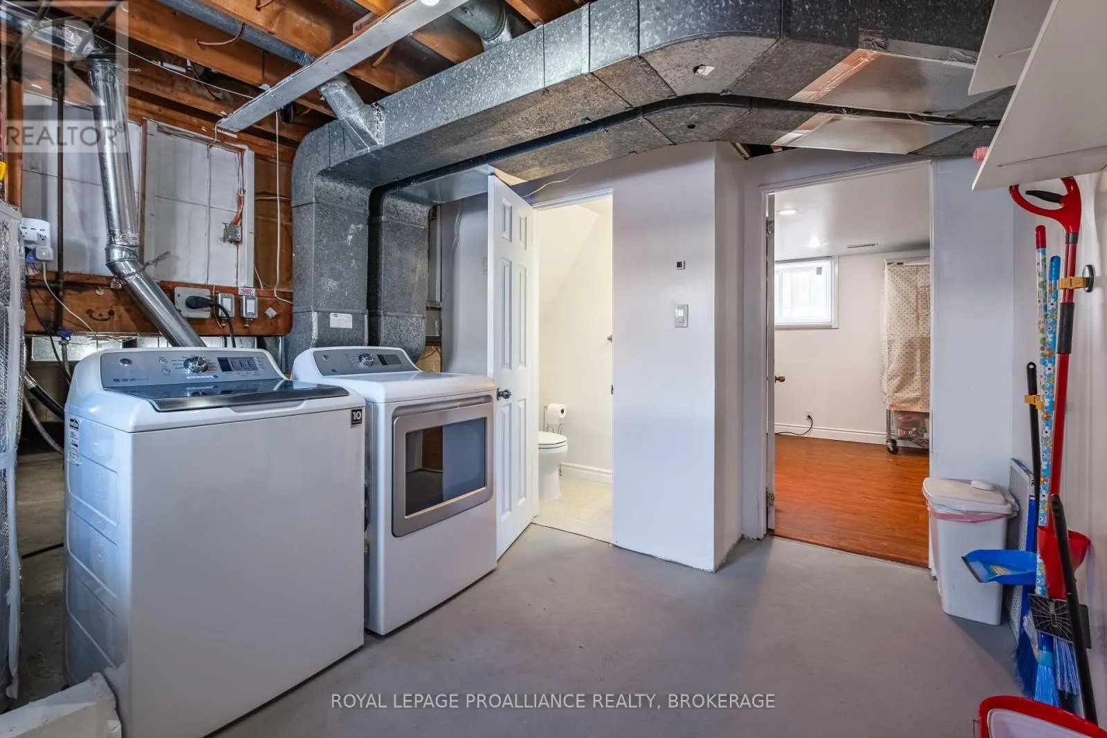 687 HARROW PLACE