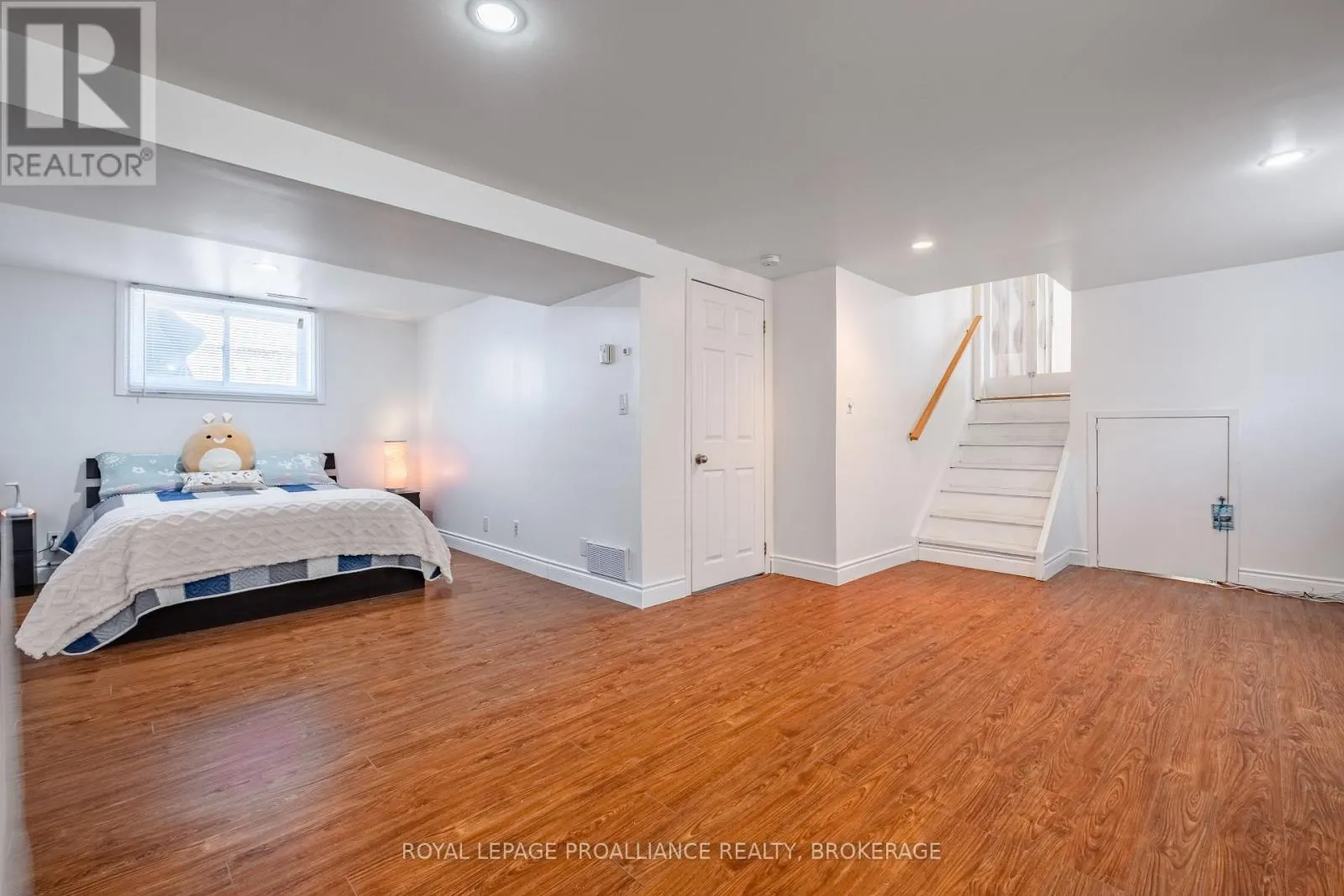 687 HARROW PLACE