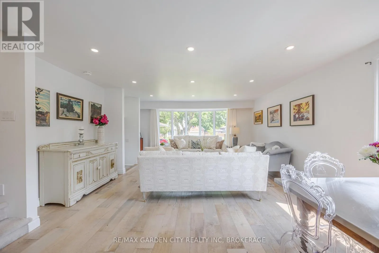 5 WOODGARDEN COURT