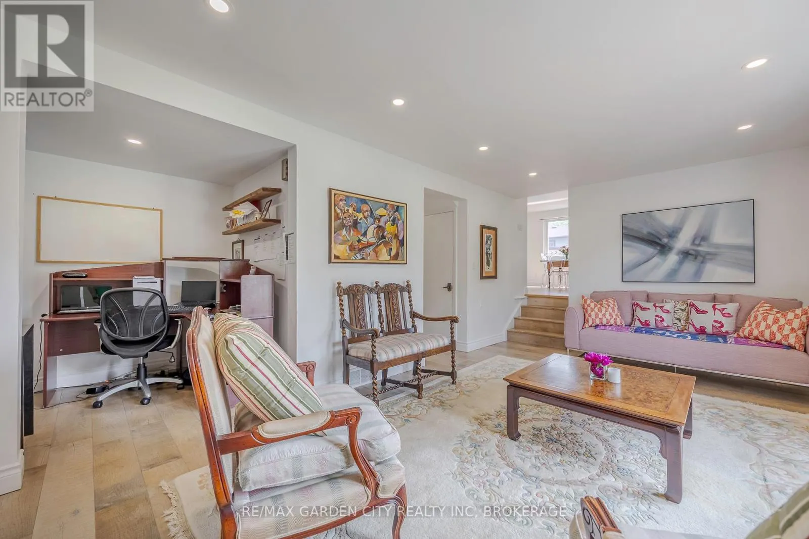 5 WOODGARDEN COURT