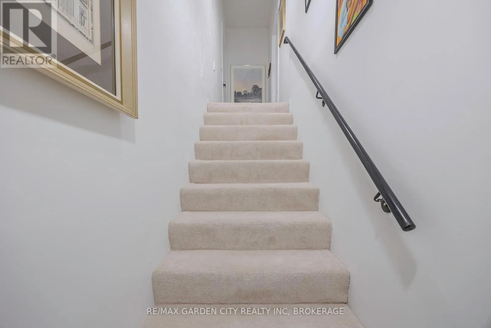 5 WOODGARDEN COURT