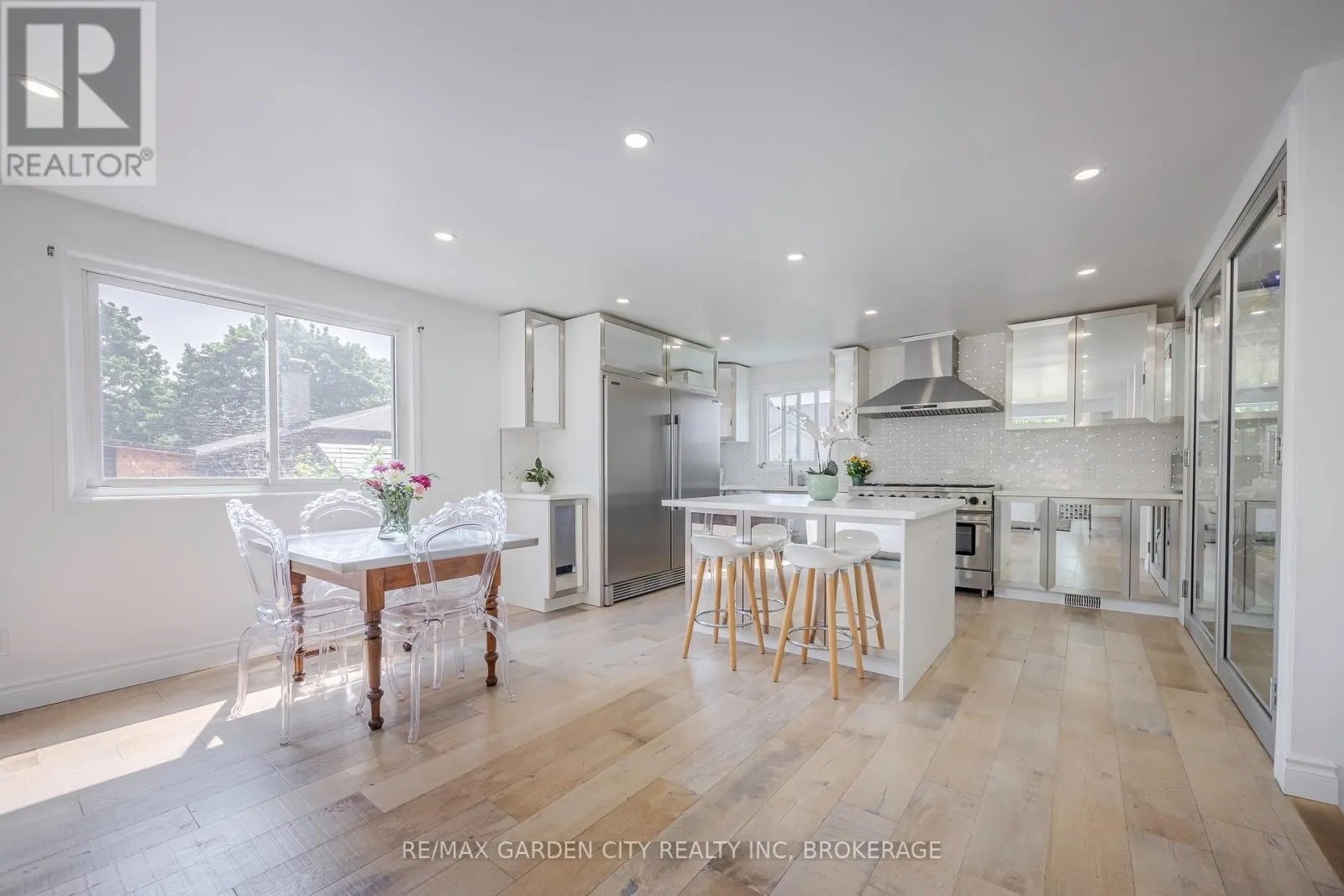 5 WOODGARDEN COURT