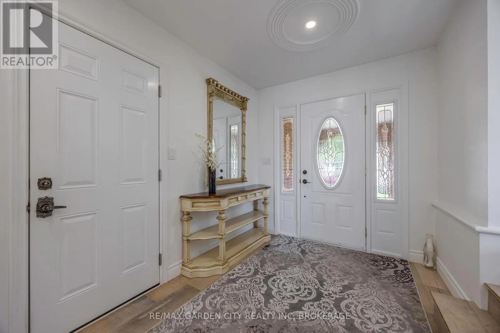5 WOODGARDEN COURT