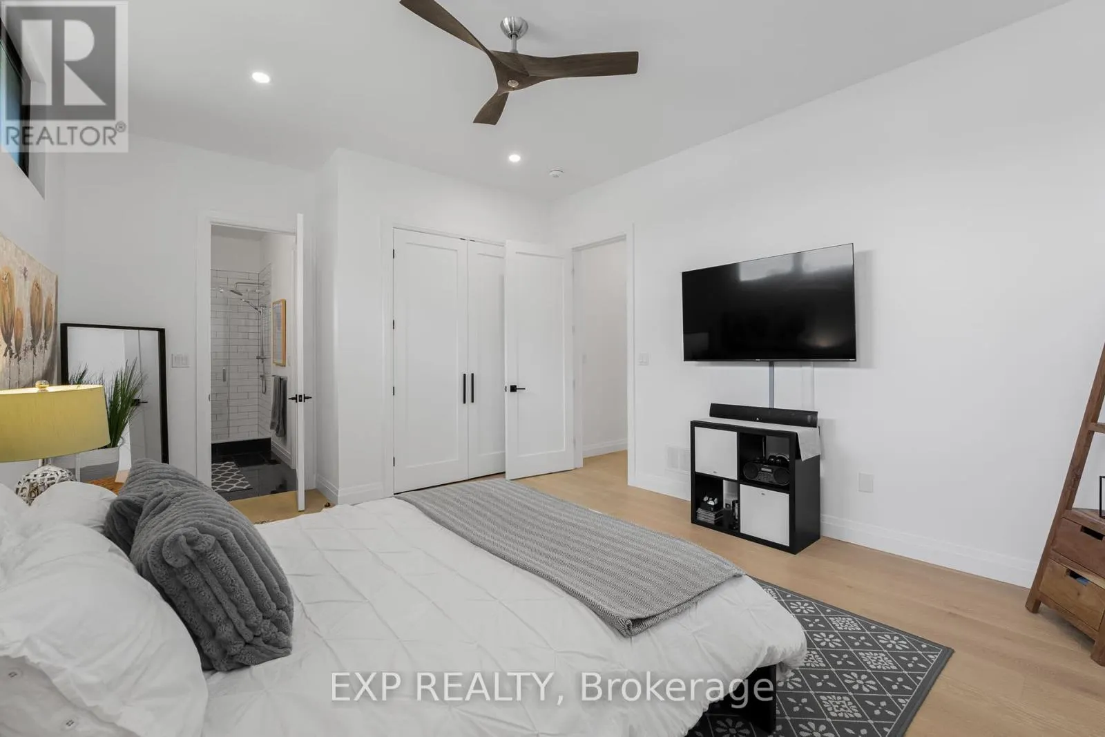 806 ALEXANDER ROAD
