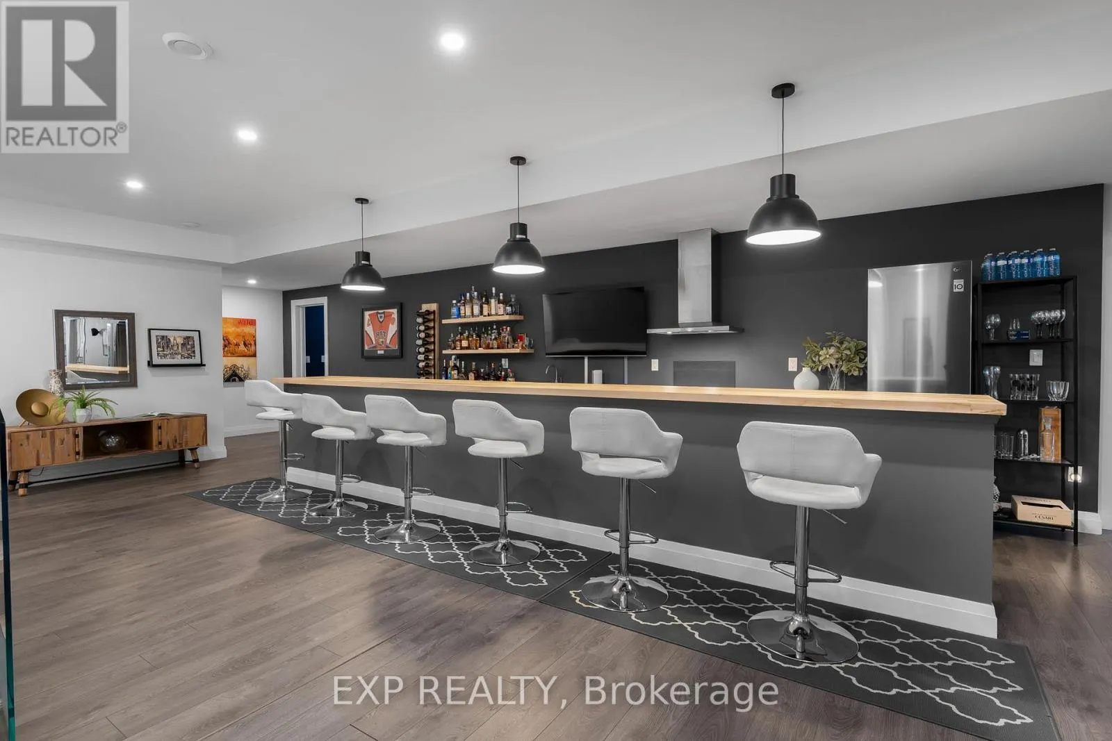806 ALEXANDER ROAD