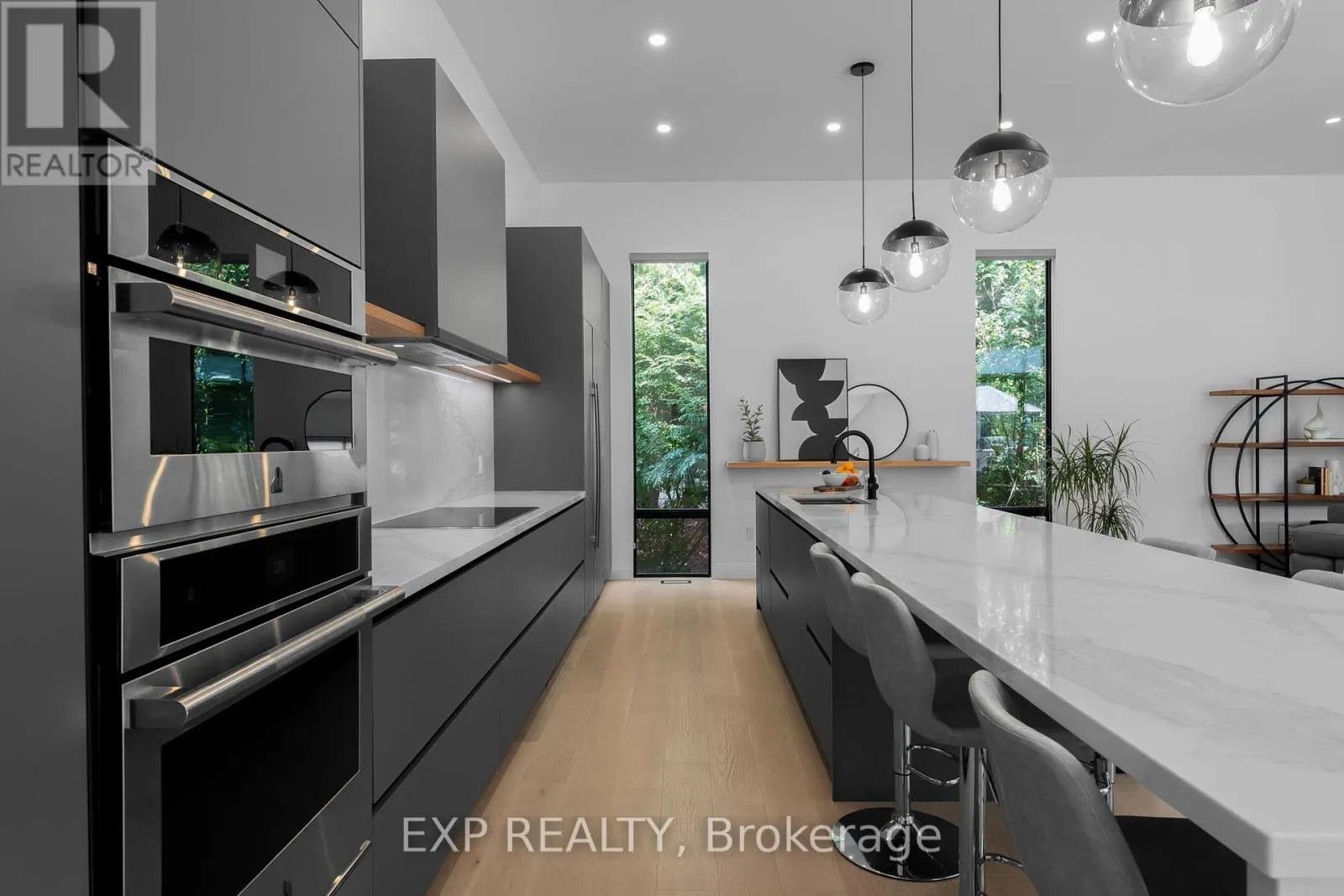 806 ALEXANDER ROAD