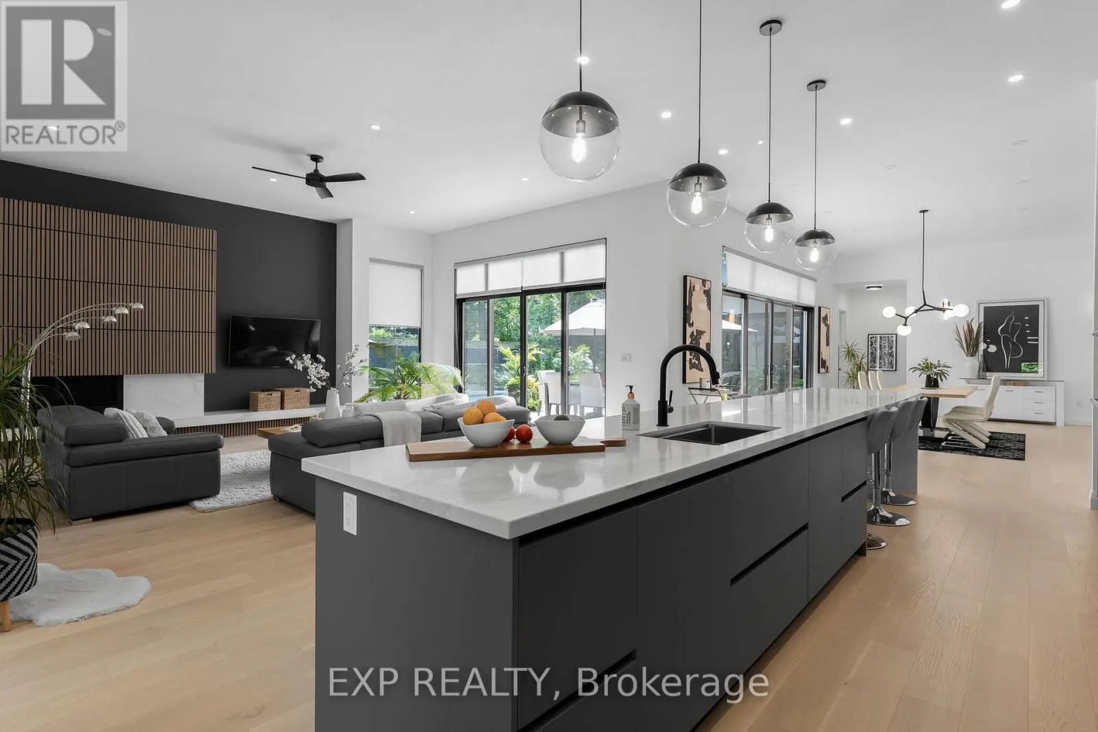 806 ALEXANDER ROAD