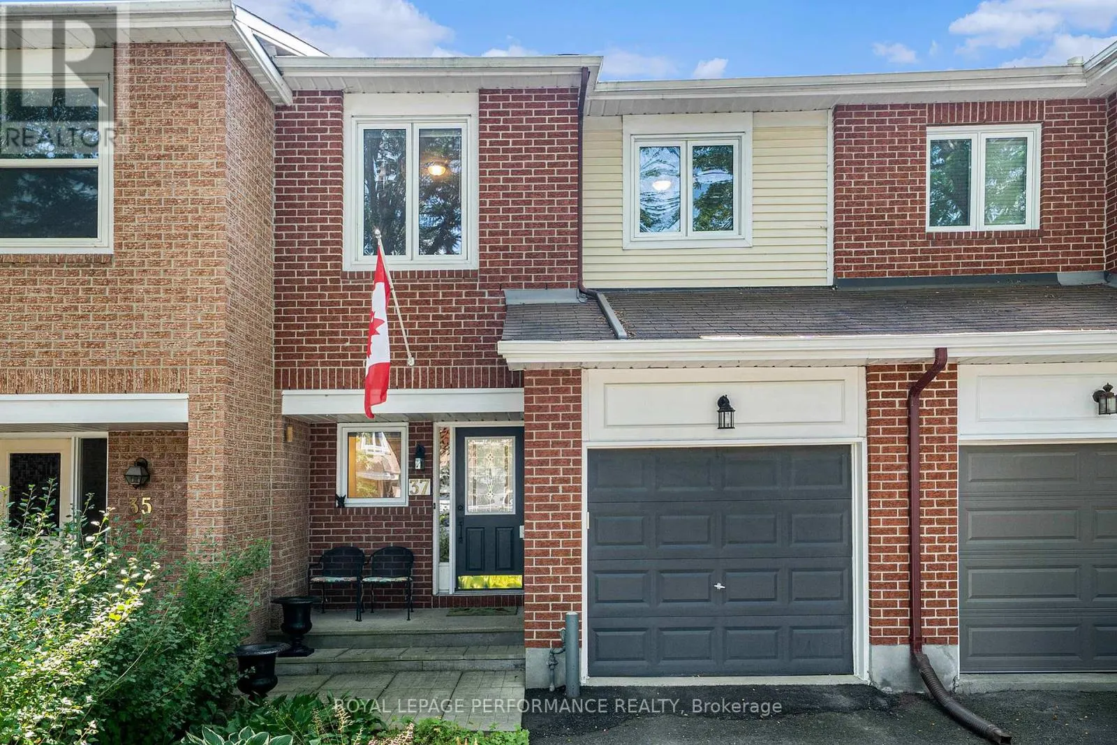 37 WILLWOOD CRESCENT