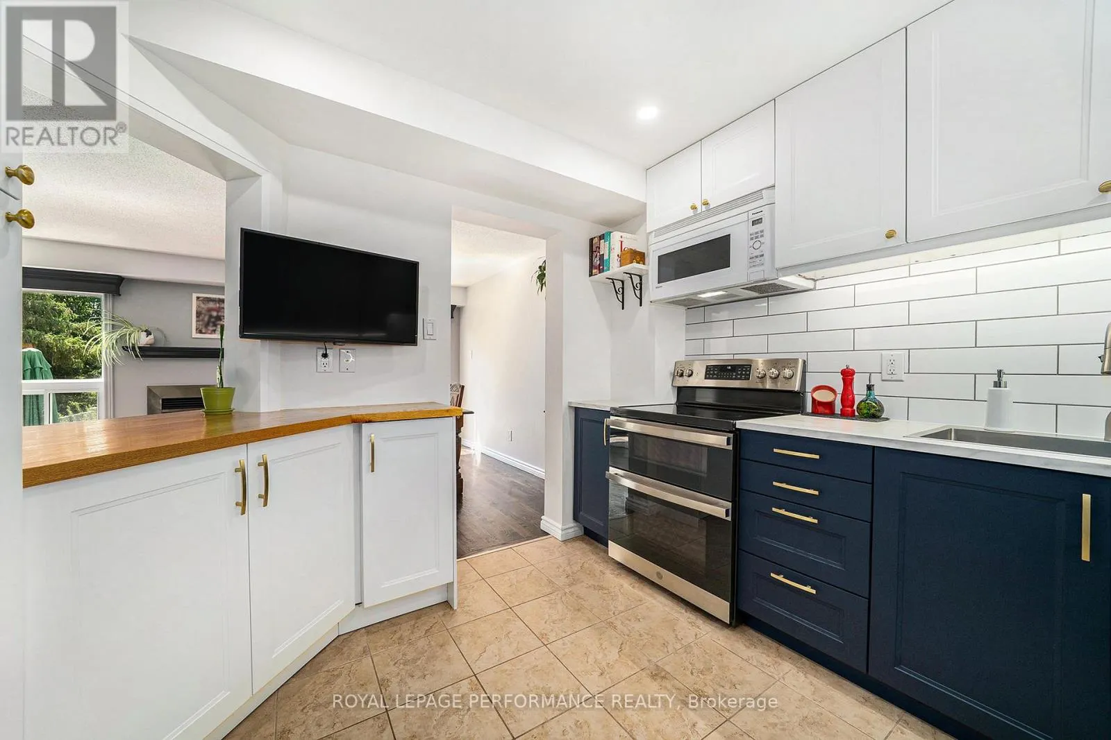 37 WILLWOOD CRESCENT