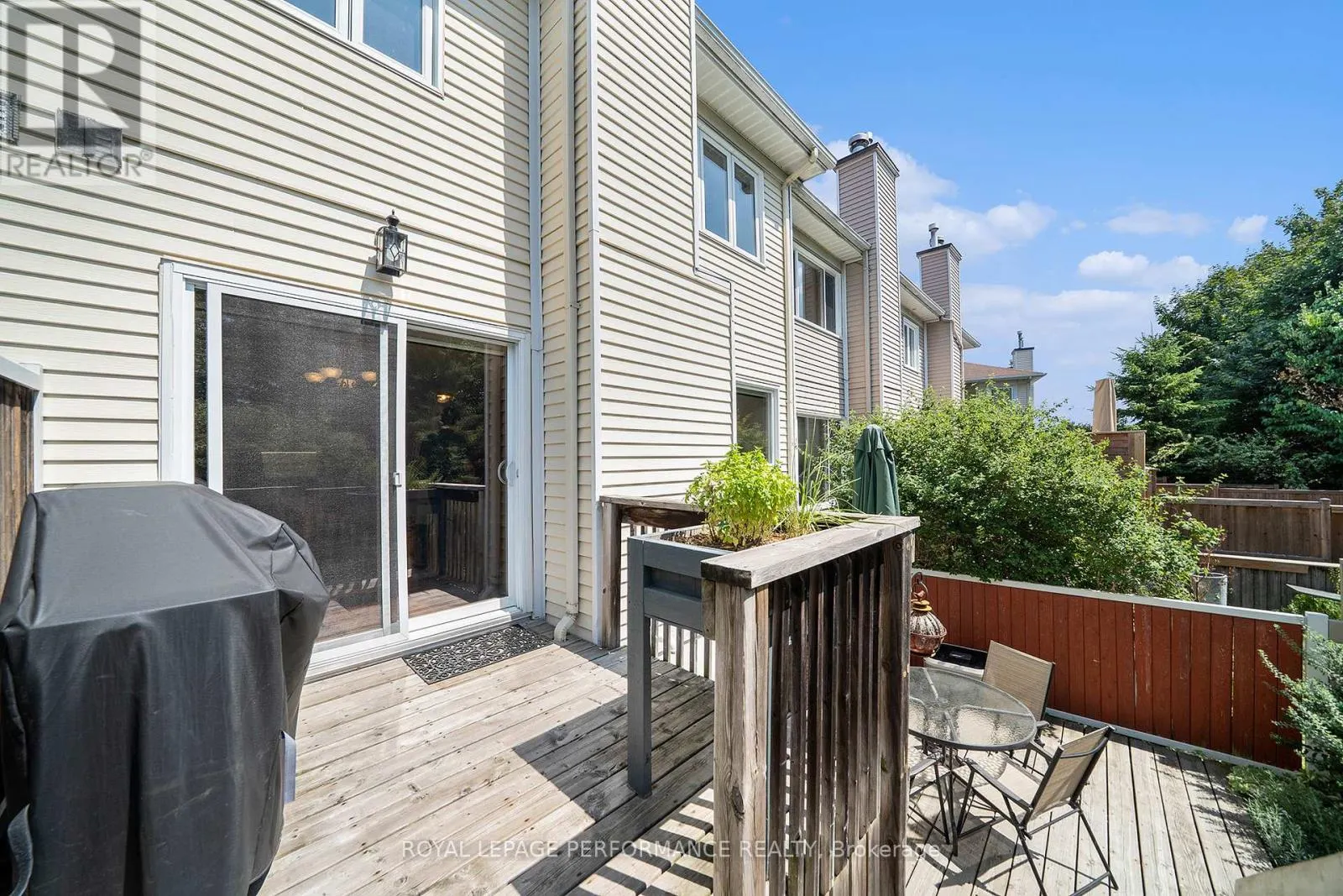 37 WILLWOOD CRESCENT