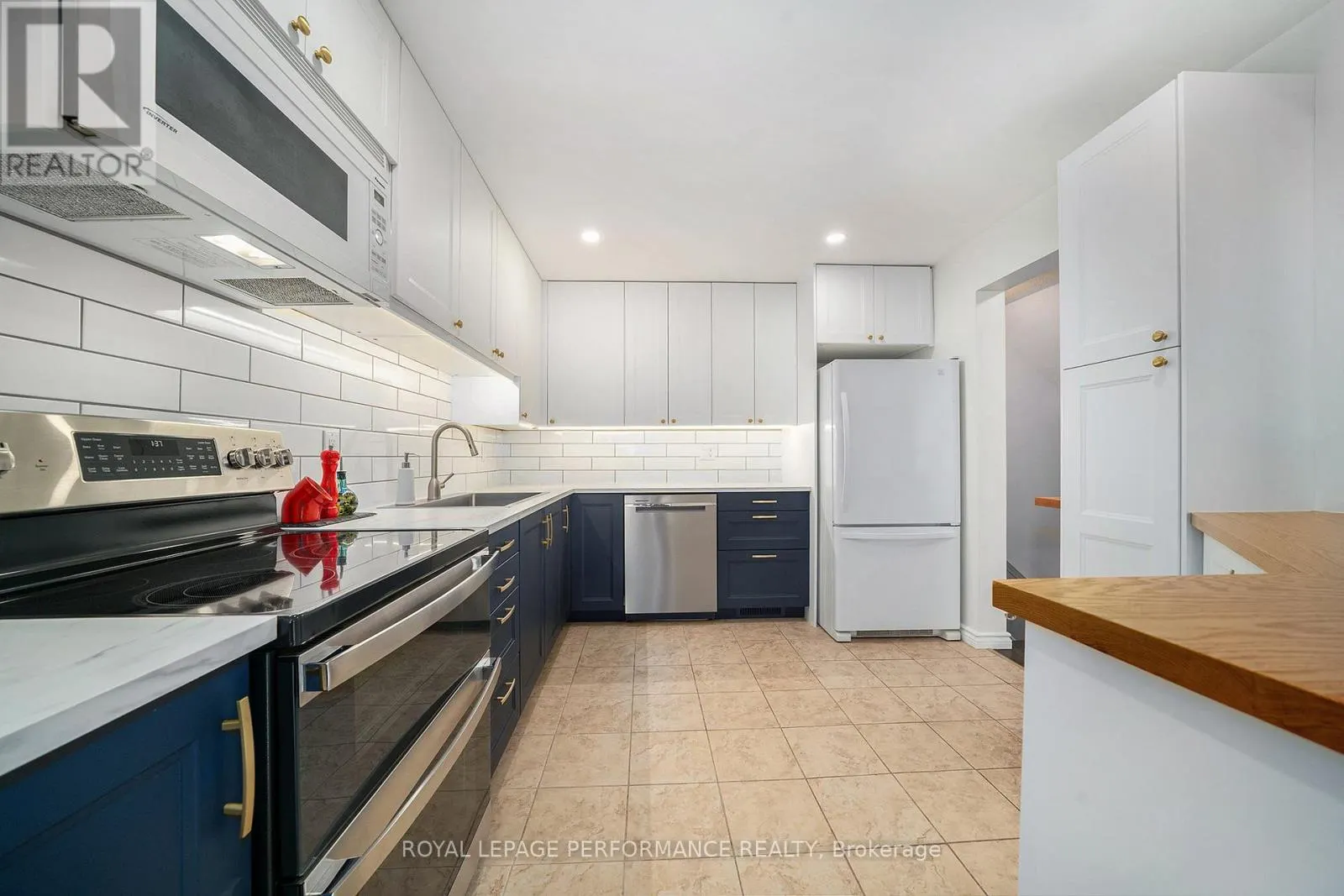 37 WILLWOOD CRESCENT