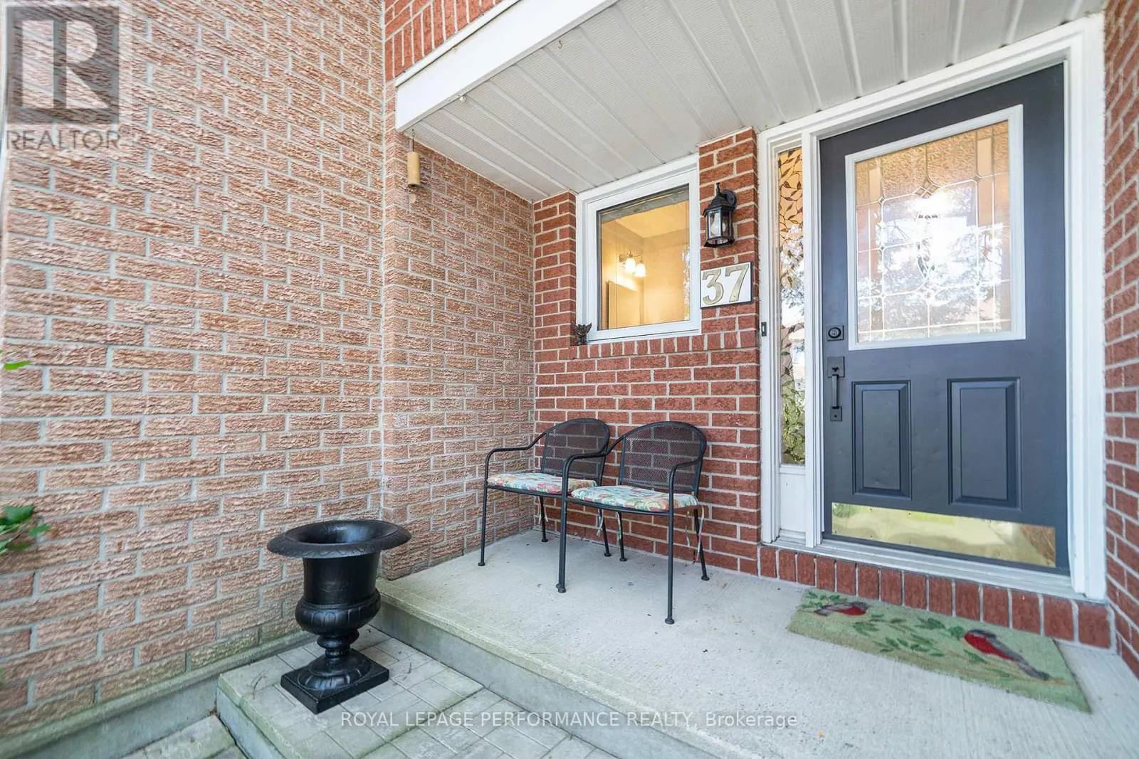 37 WILLWOOD CRESCENT