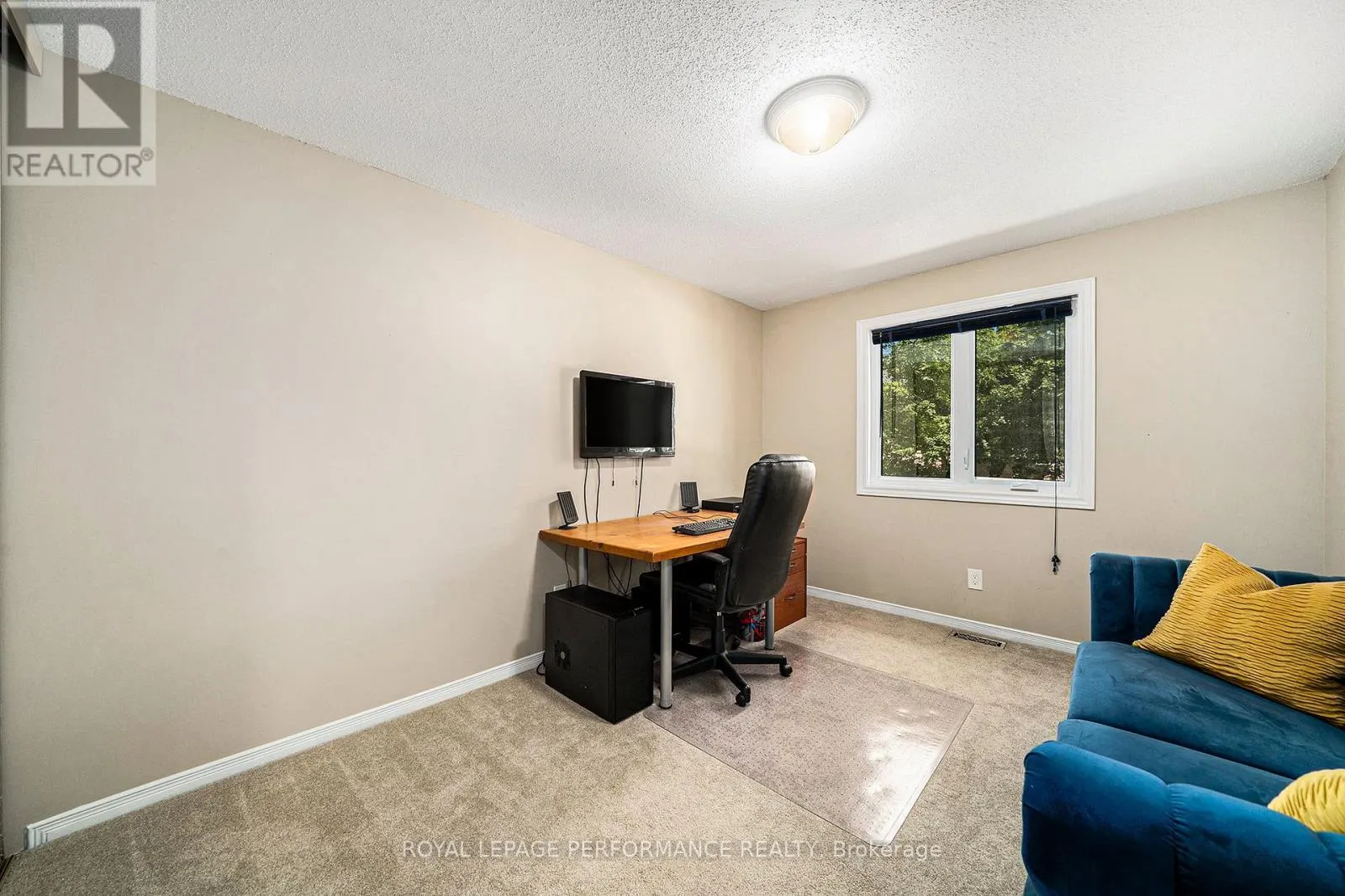 37 WILLWOOD CRESCENT