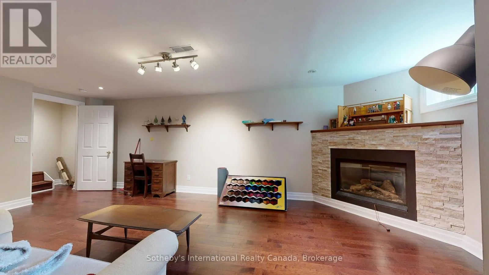 A - 103 BRUCE STREET S, #A