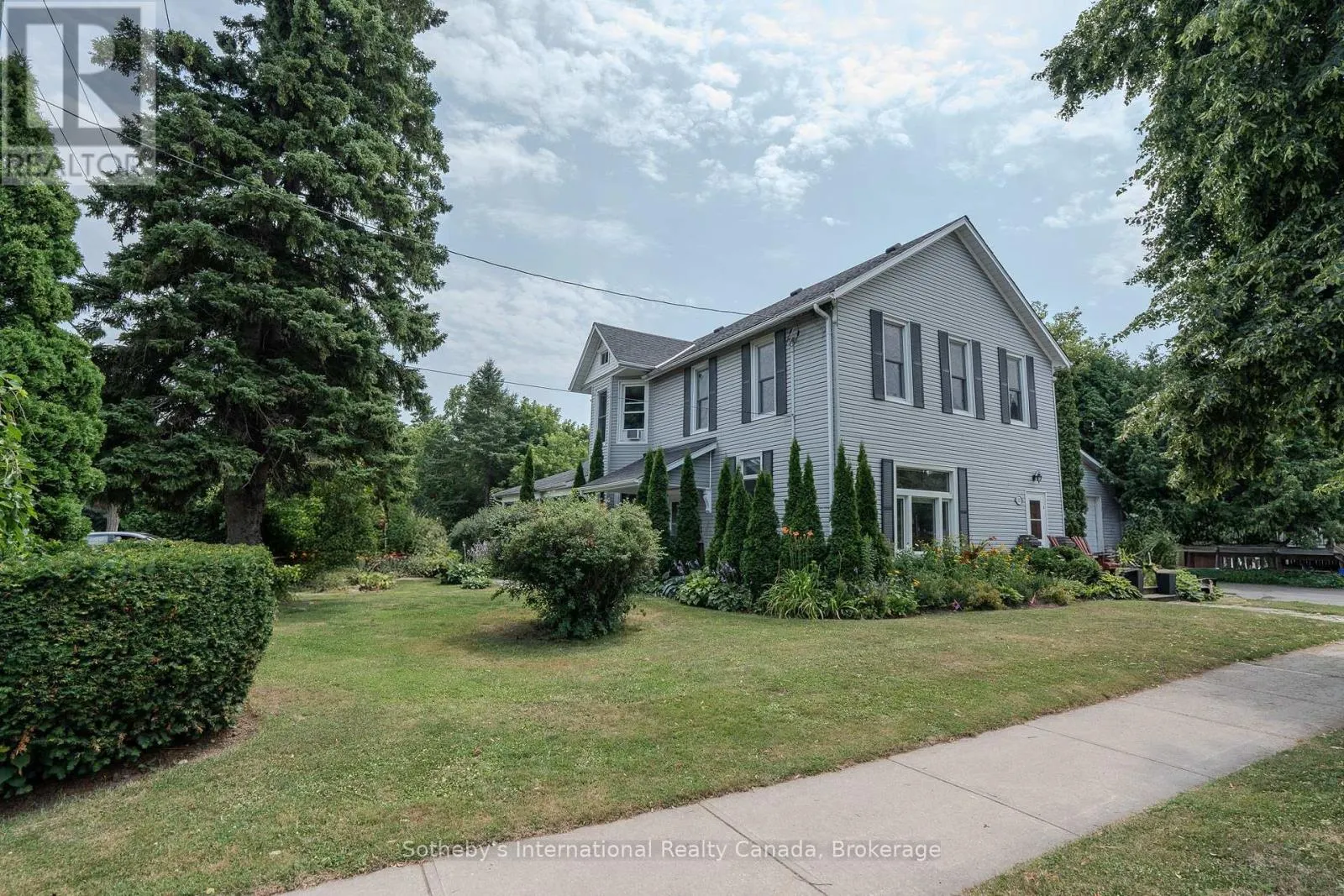 A - 103 BRUCE STREET S, #A
