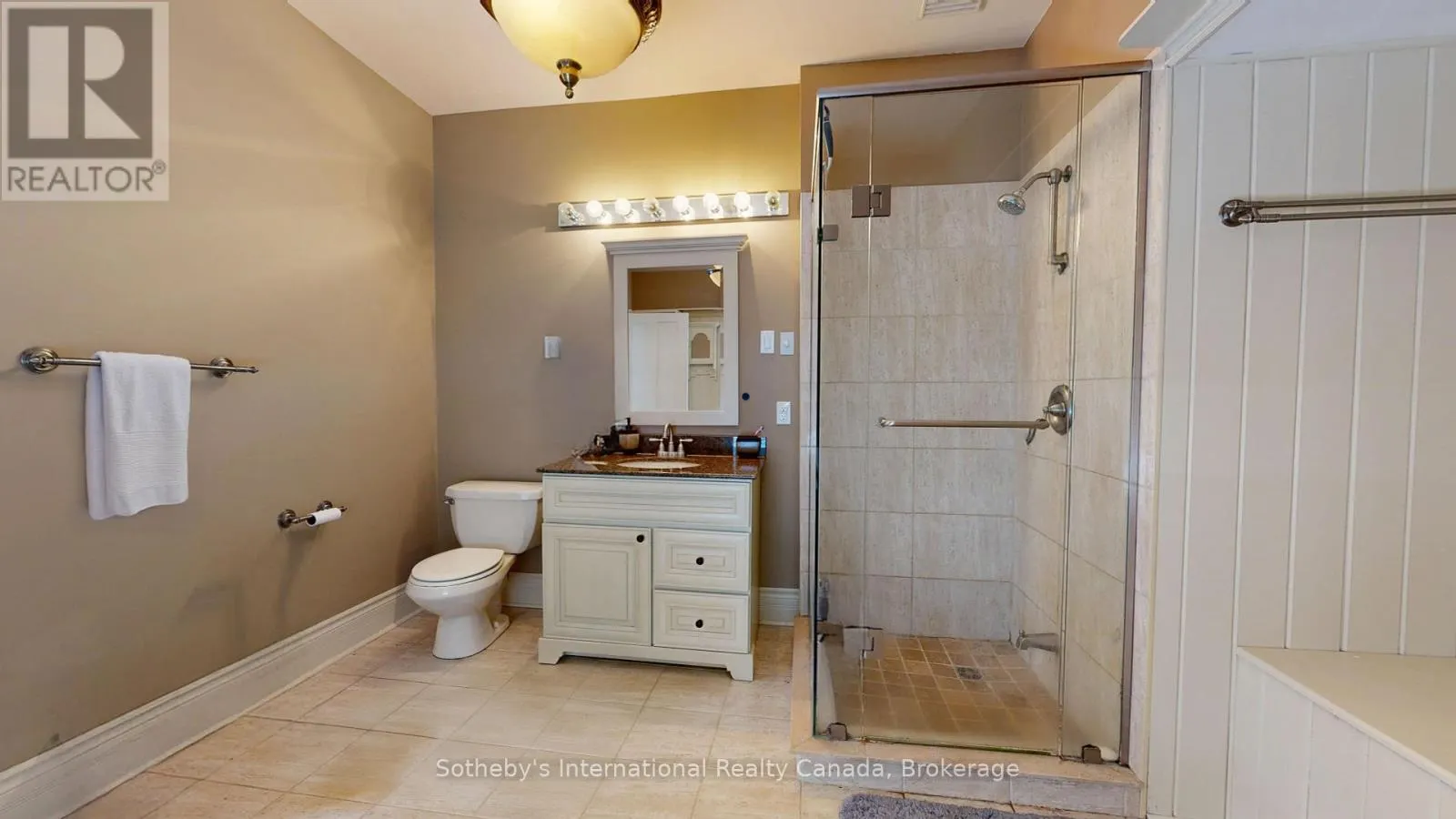 A - 103 BRUCE STREET S, #A
