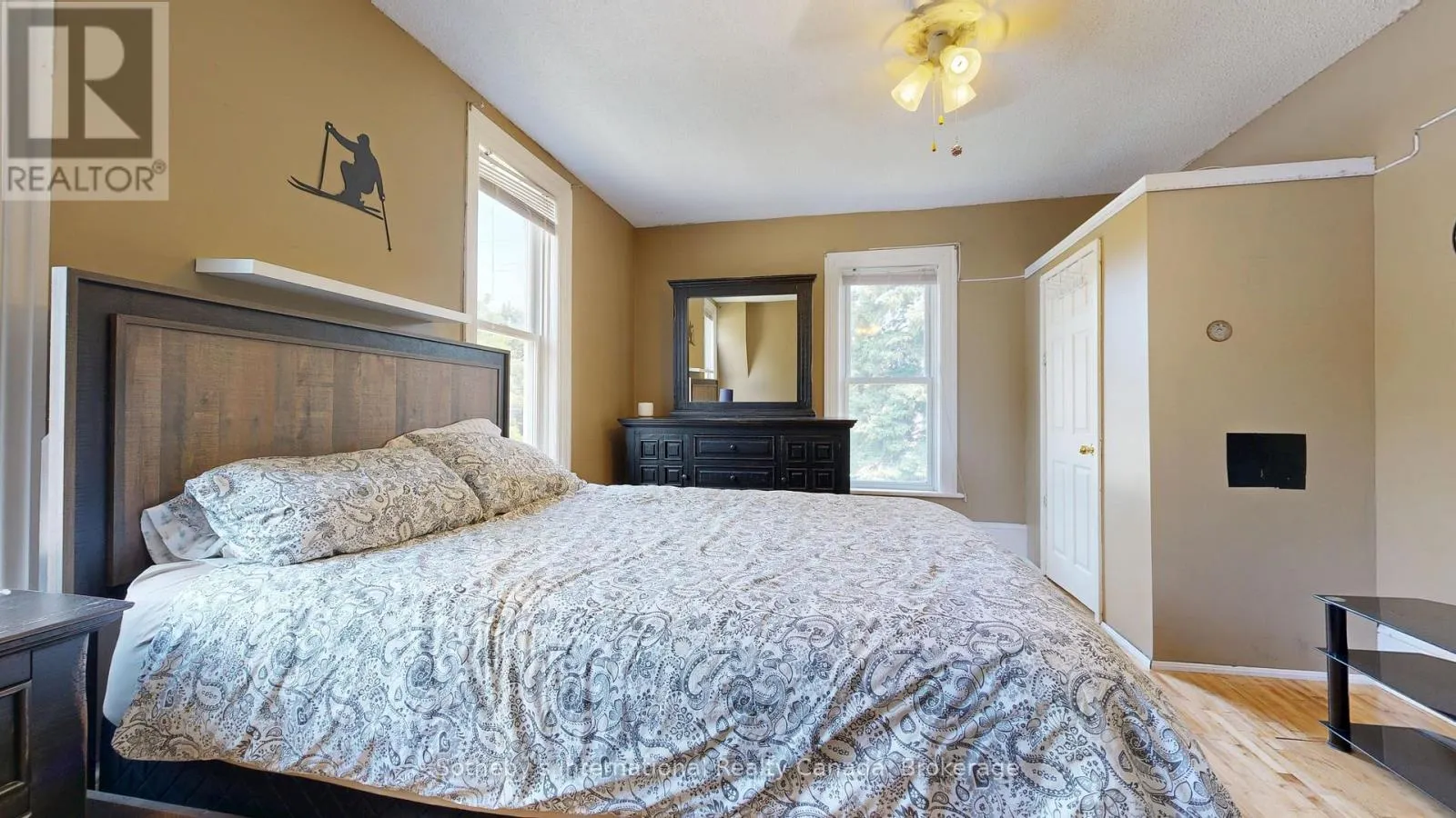 A - 103 BRUCE STREET S, #A