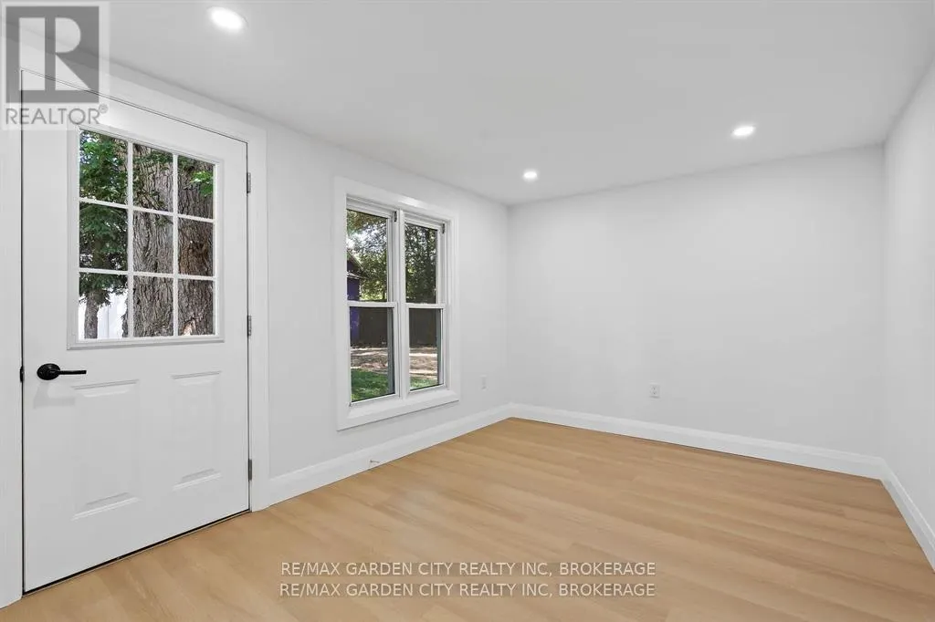 235 LINCOLN ROAD W