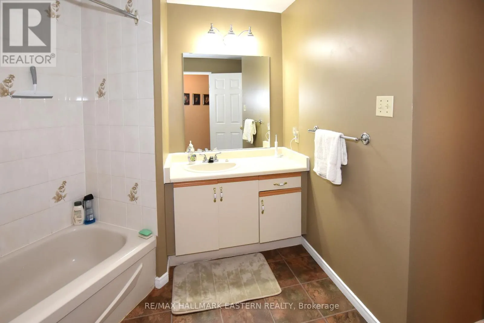 208 - 1111 WATER STREET, #208
