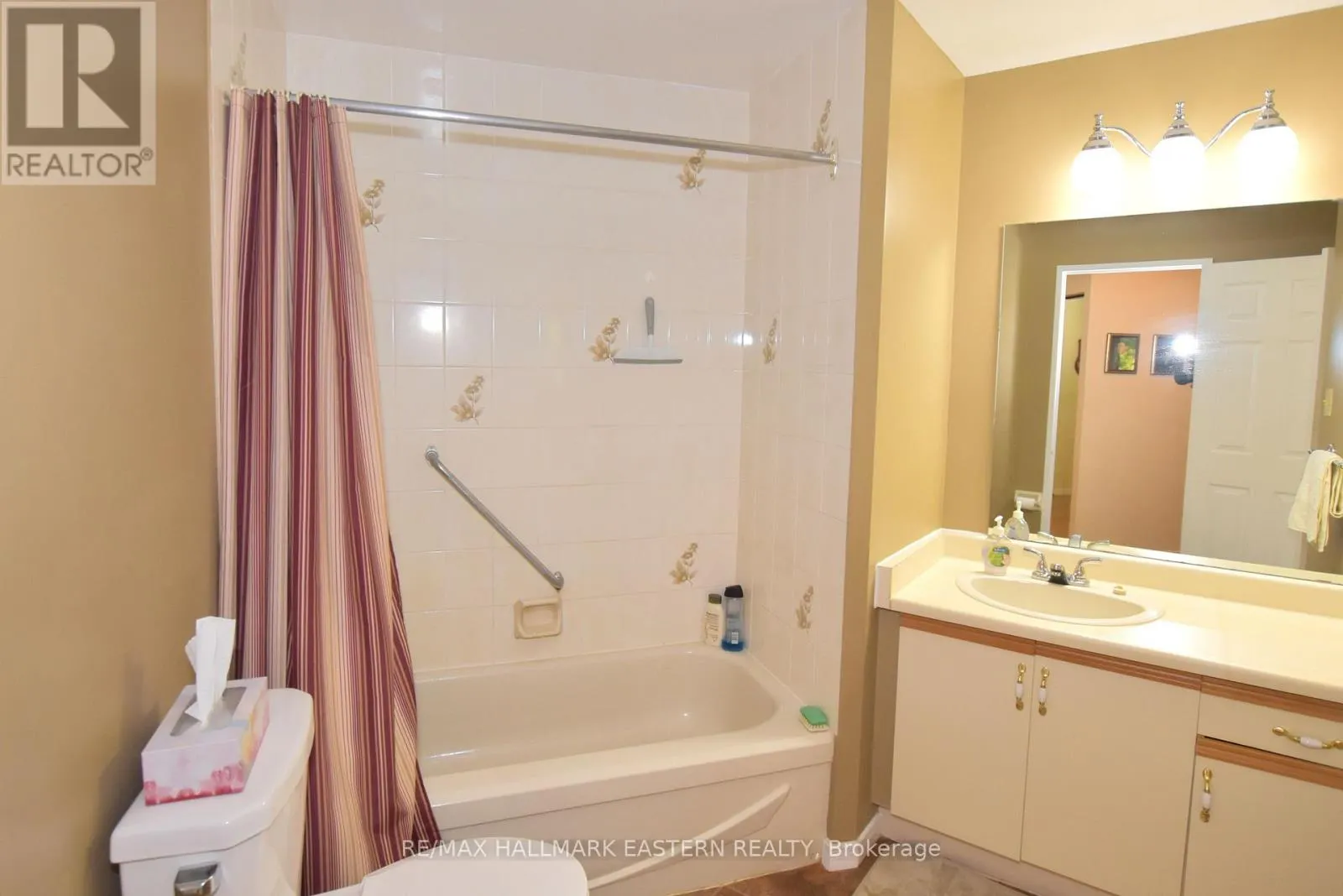 208 - 1111 WATER STREET, #208
