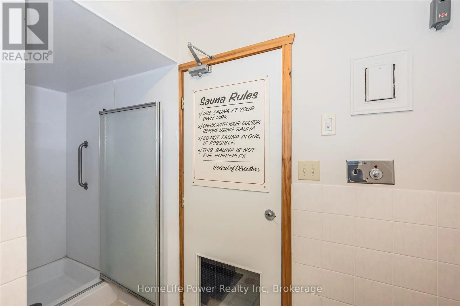 711 - 19 WOODLAWN ROAD E, #711