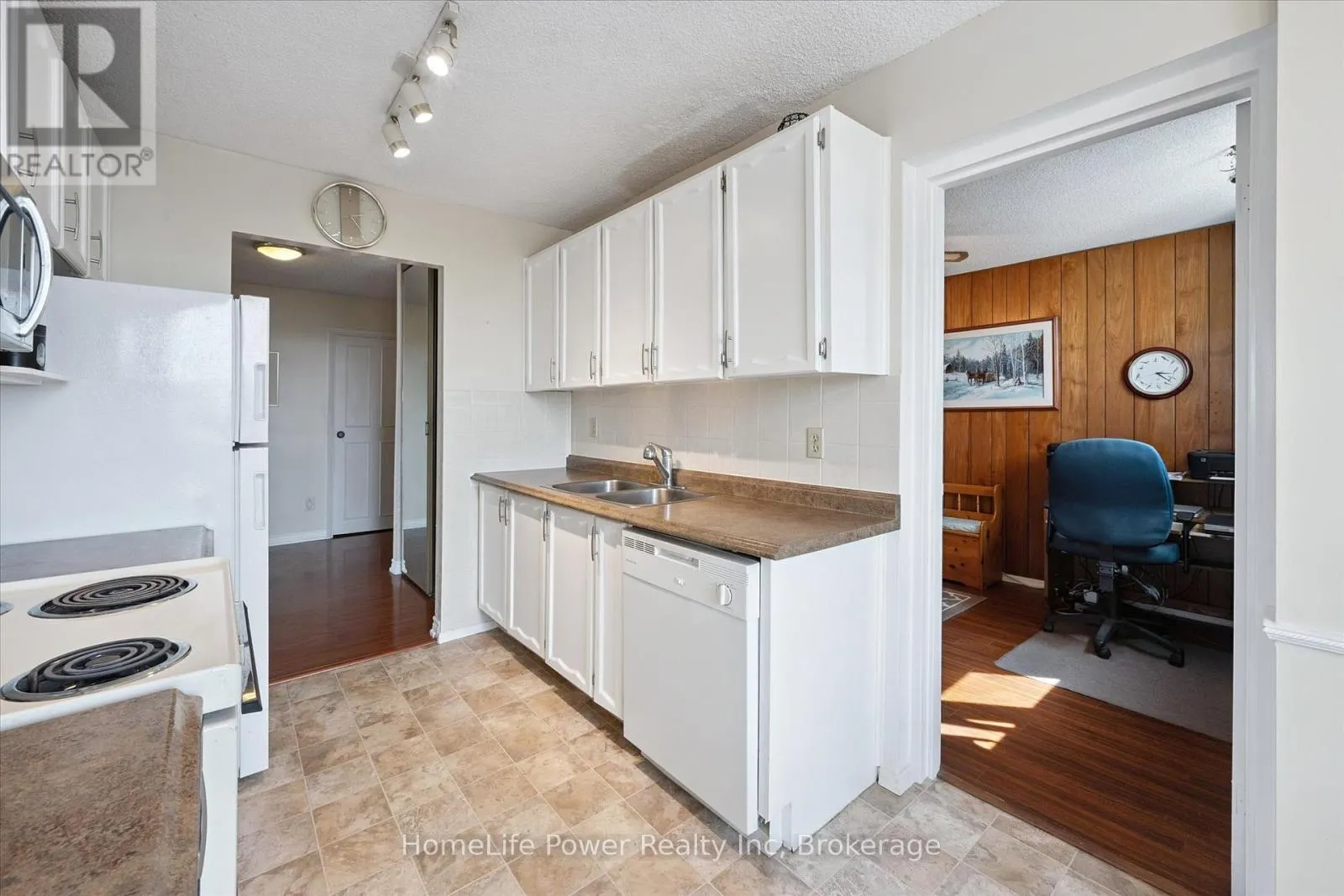 711 - 19 WOODLAWN ROAD E, #711