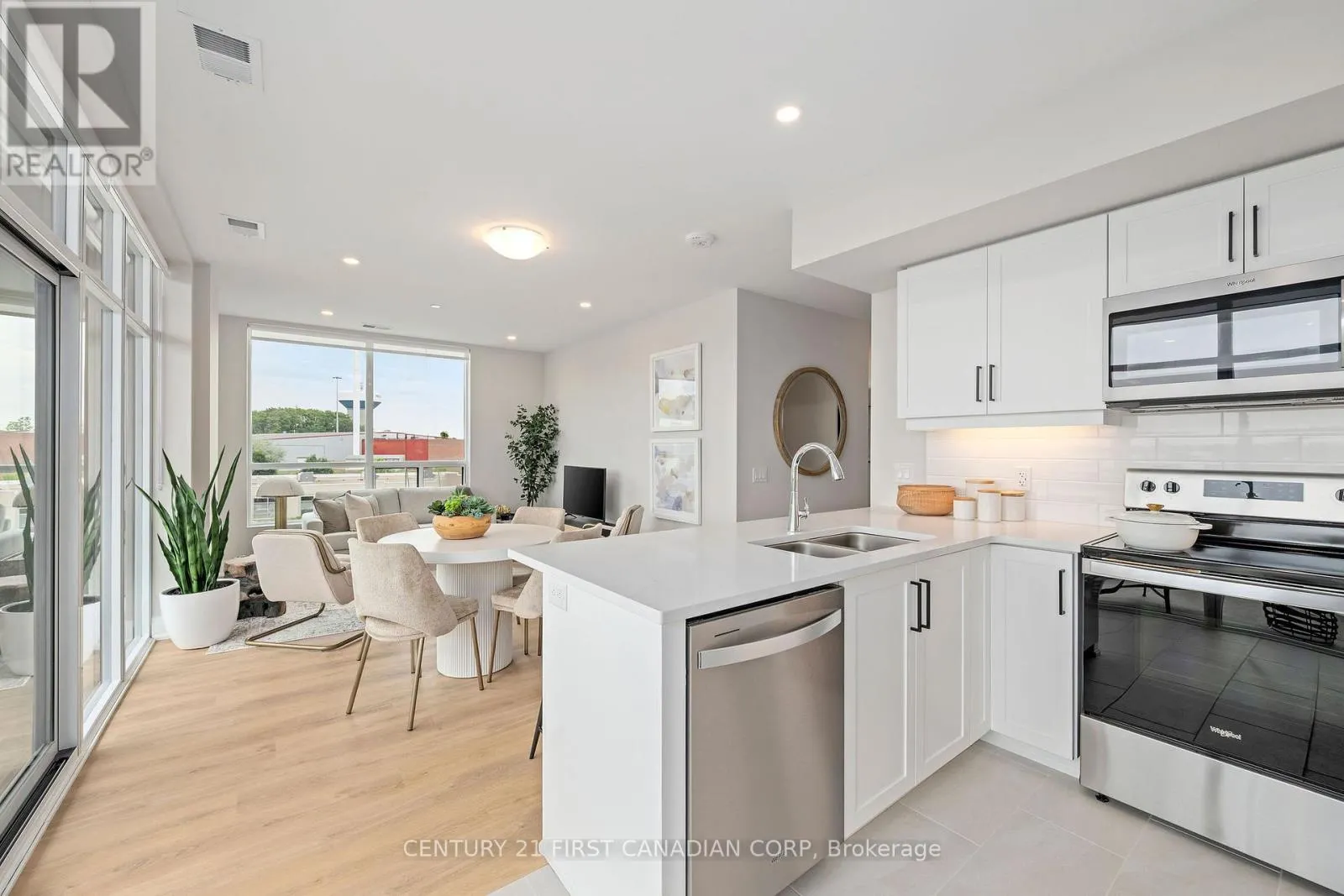 906 - 4286 KING STREET, #906